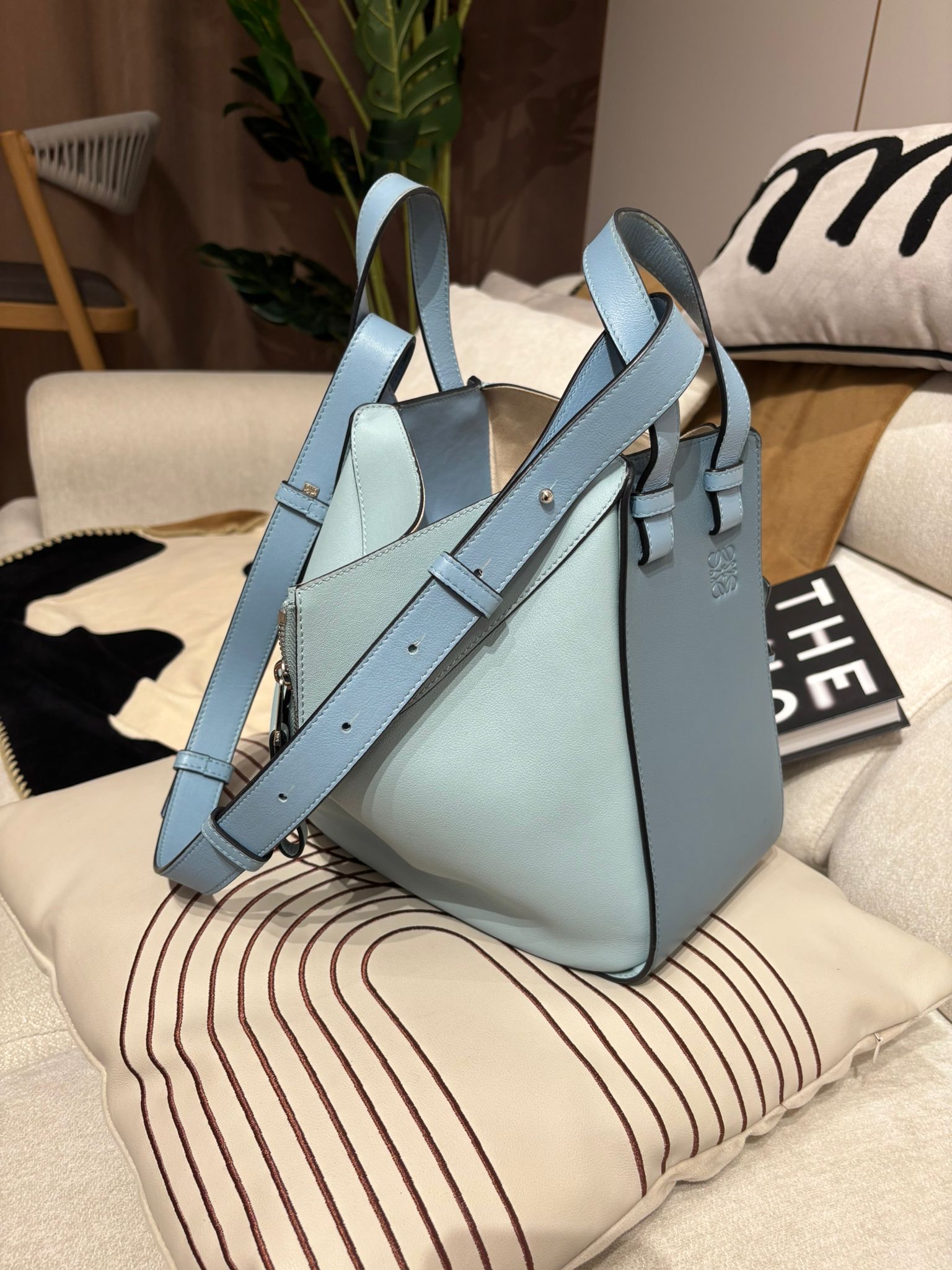 Loewe hammock medium 100%Authentic ,98%new✅dust bag 