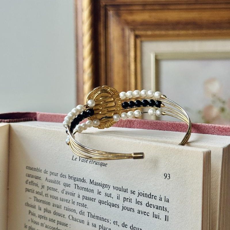 Vintage Black-and-White Elegance Cuff Bracelet with Faux Pearl(MT2410)