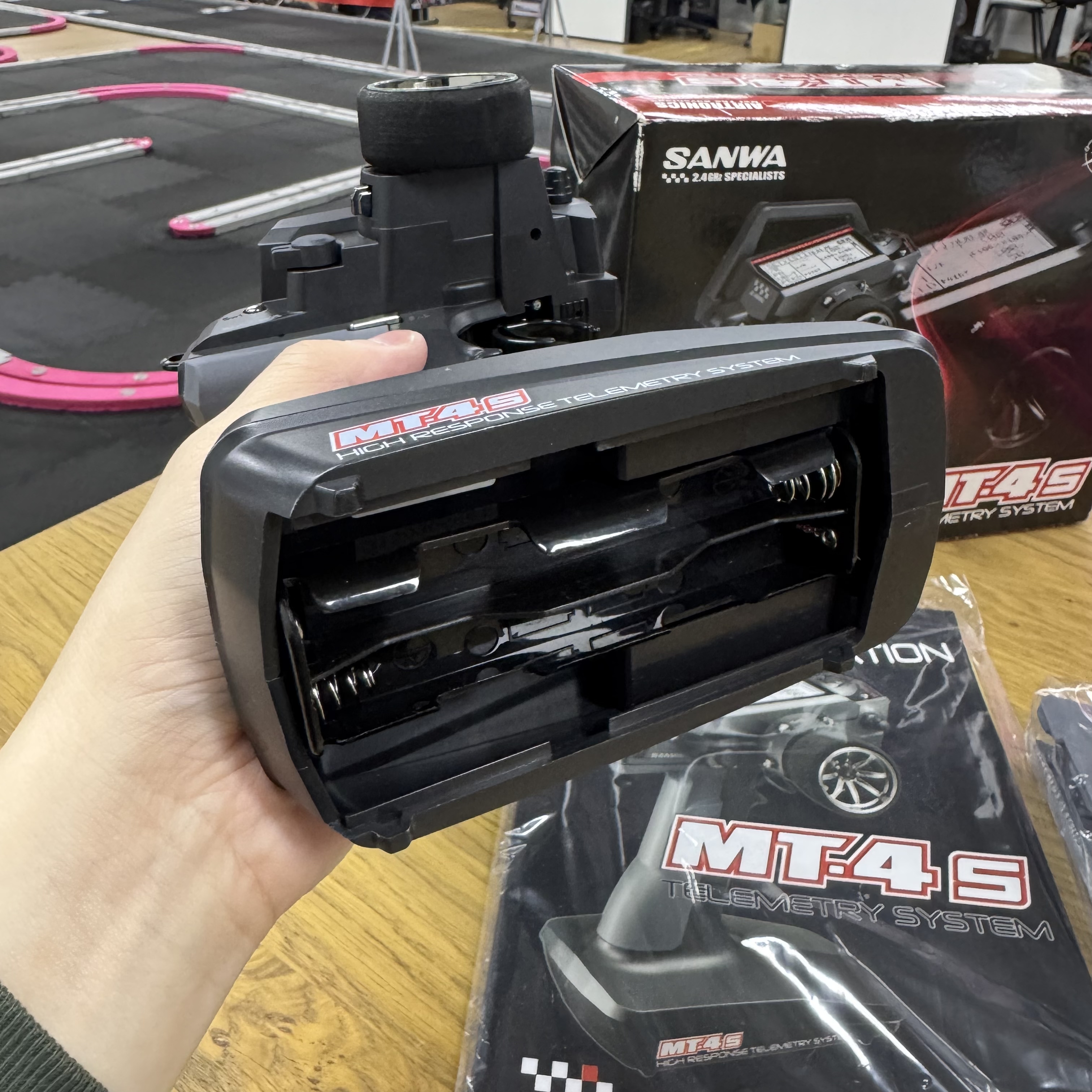 Sanwa/Airtronics MT-4S 2.4GHz FH4T 4CH SSL Radio System  (Refurbished products)