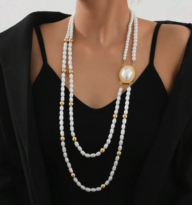 Oval Charm Layer Pearl Necklace