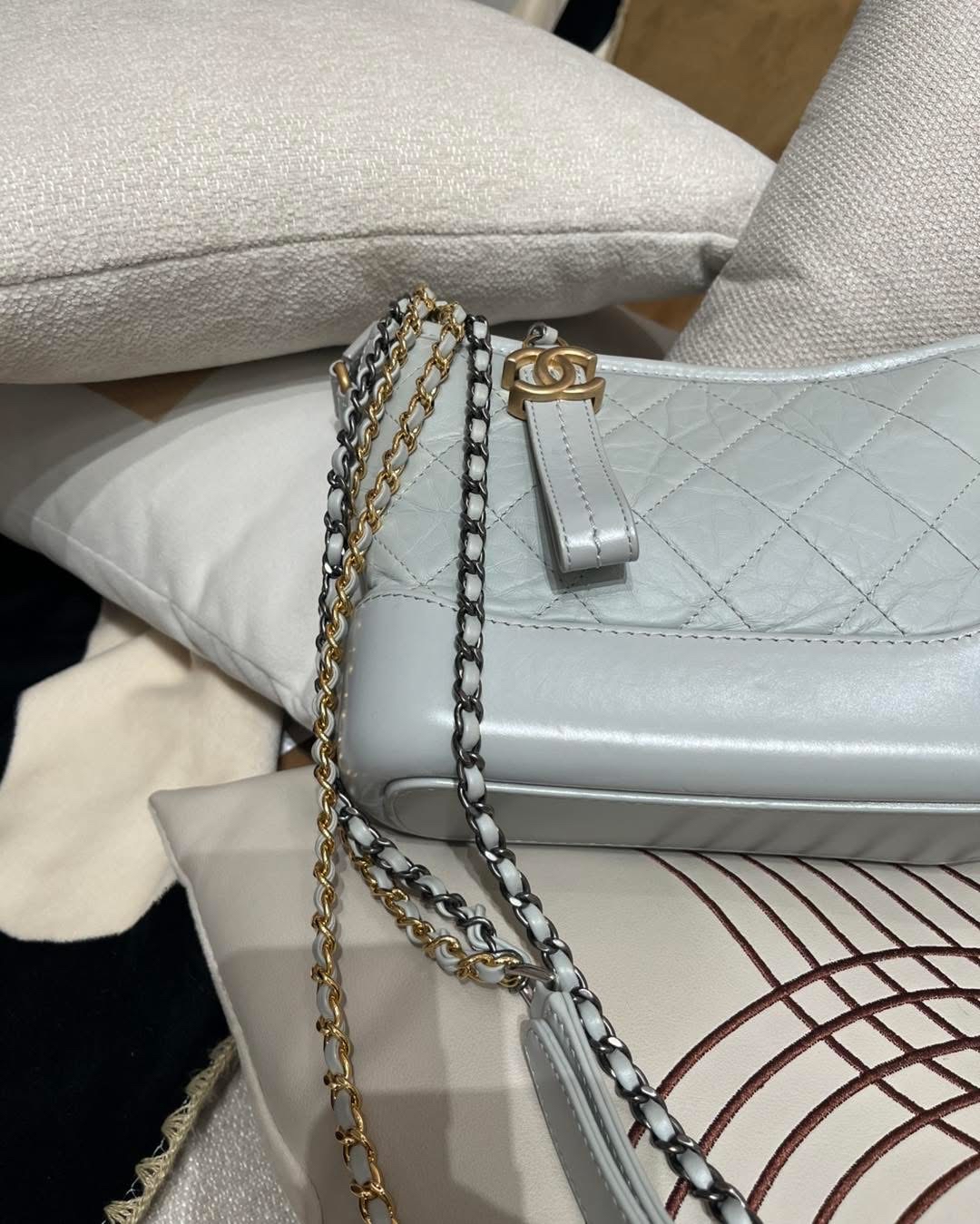 Chanel Gabrielle hobo small grey 100%Authentic ,98%new  ✅晶片✅dust bag✅box