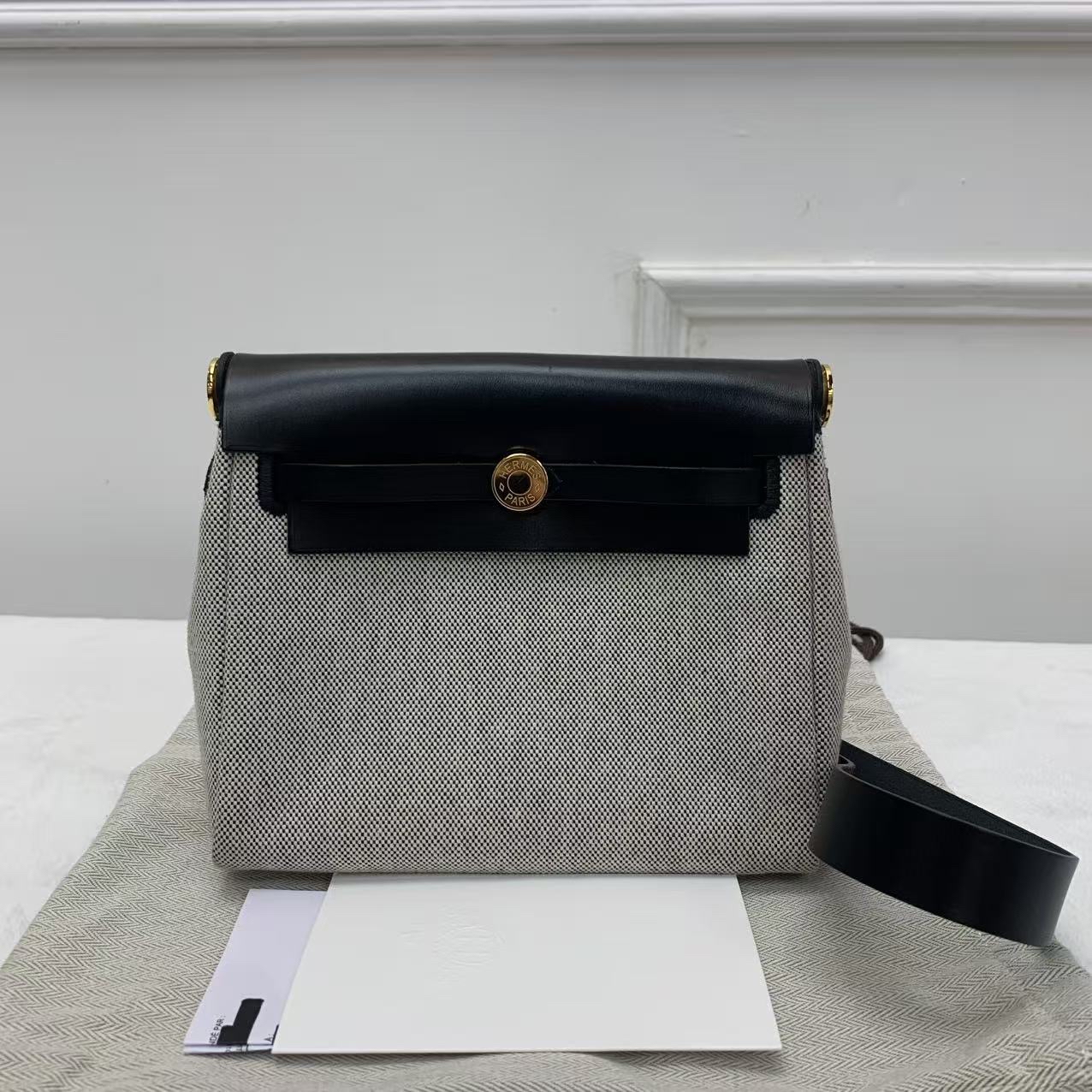 Hermes/愛馬仕herbag Mini 斜挎包 黑白熊貓拼色 帆布拼牛皮 經典男女同款通勤包 K刻