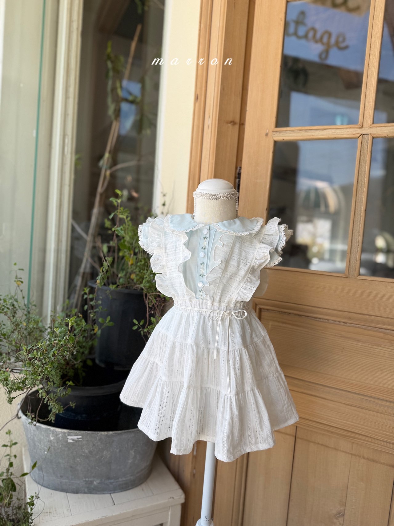 ☀️預訂 韓國直送☀️🇰🇷Marron兩色蕾絲提花荷葉邊吊帶裙