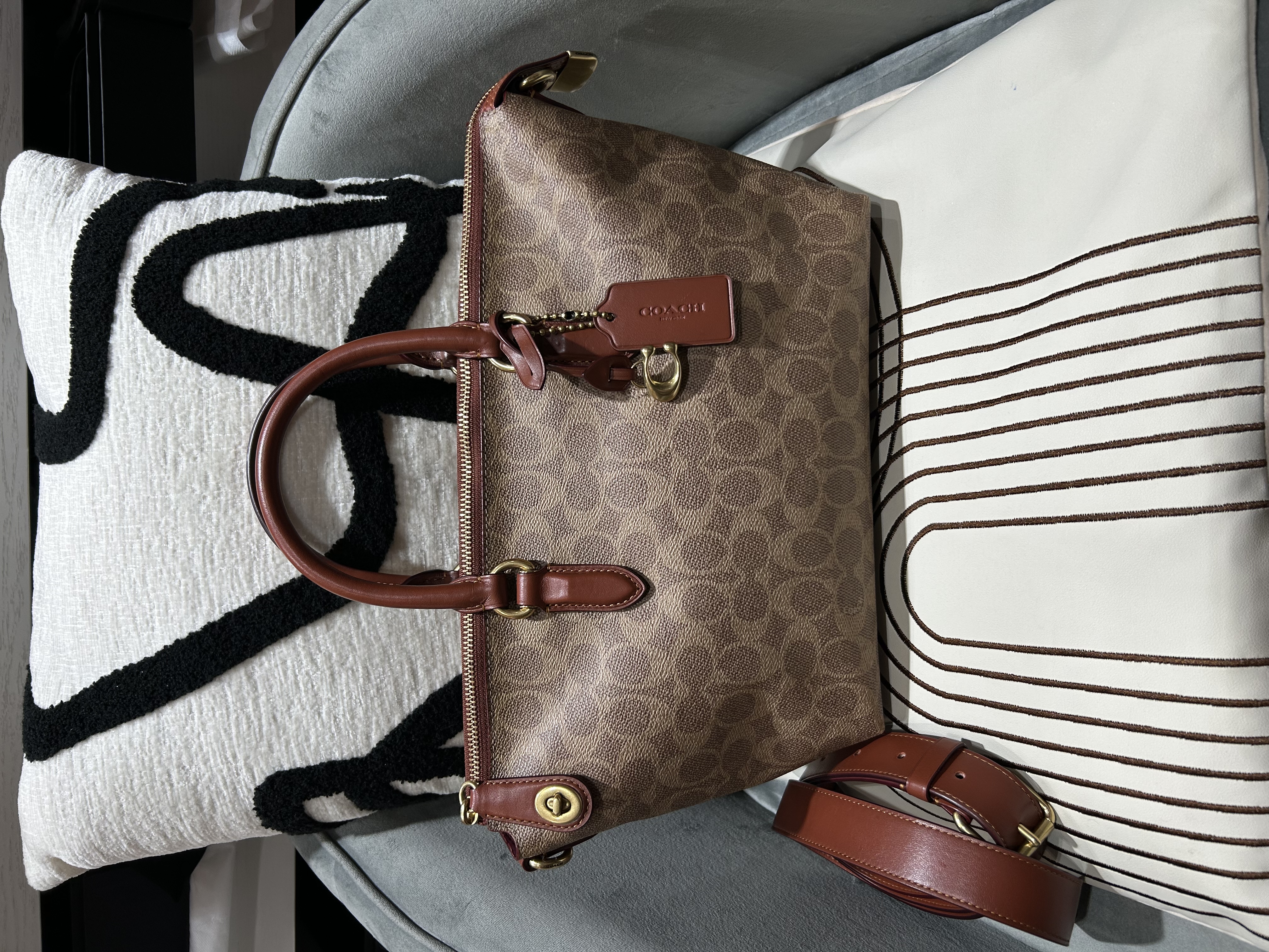 Coach 2Way Bag 100%Authentic, 98%New ✅Dust bag