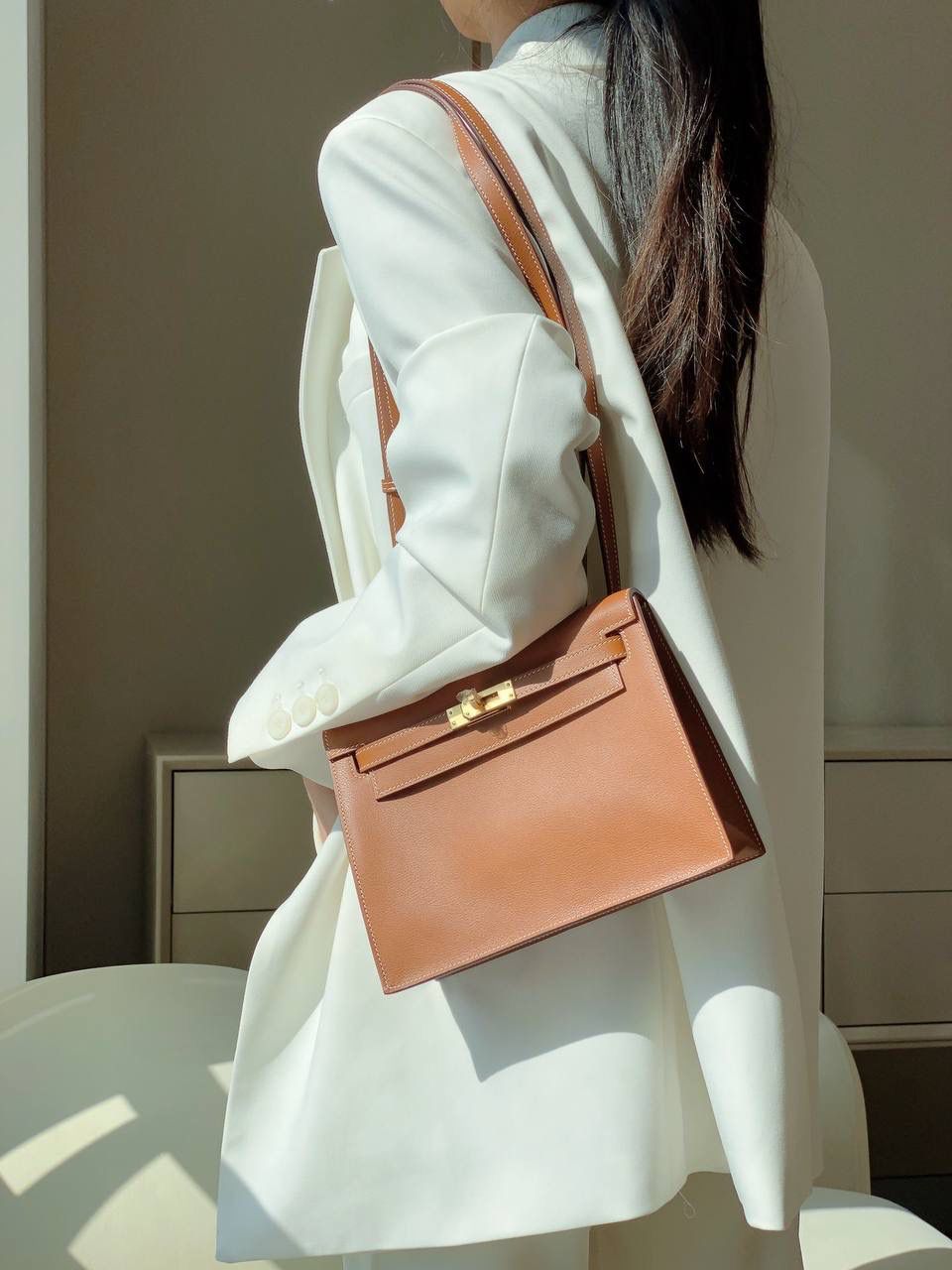 『金棕色·金』 ‘’Kᴇʟʟʏ ᴅᴀɴsᴇ • Evercolor 🎀 时尚圈就是一个圆！ 最厉害的就是六种背法： 斜背、侧背、肩背、腰包、背包、手包 集美们一定要安排起来‼️ 22Cm