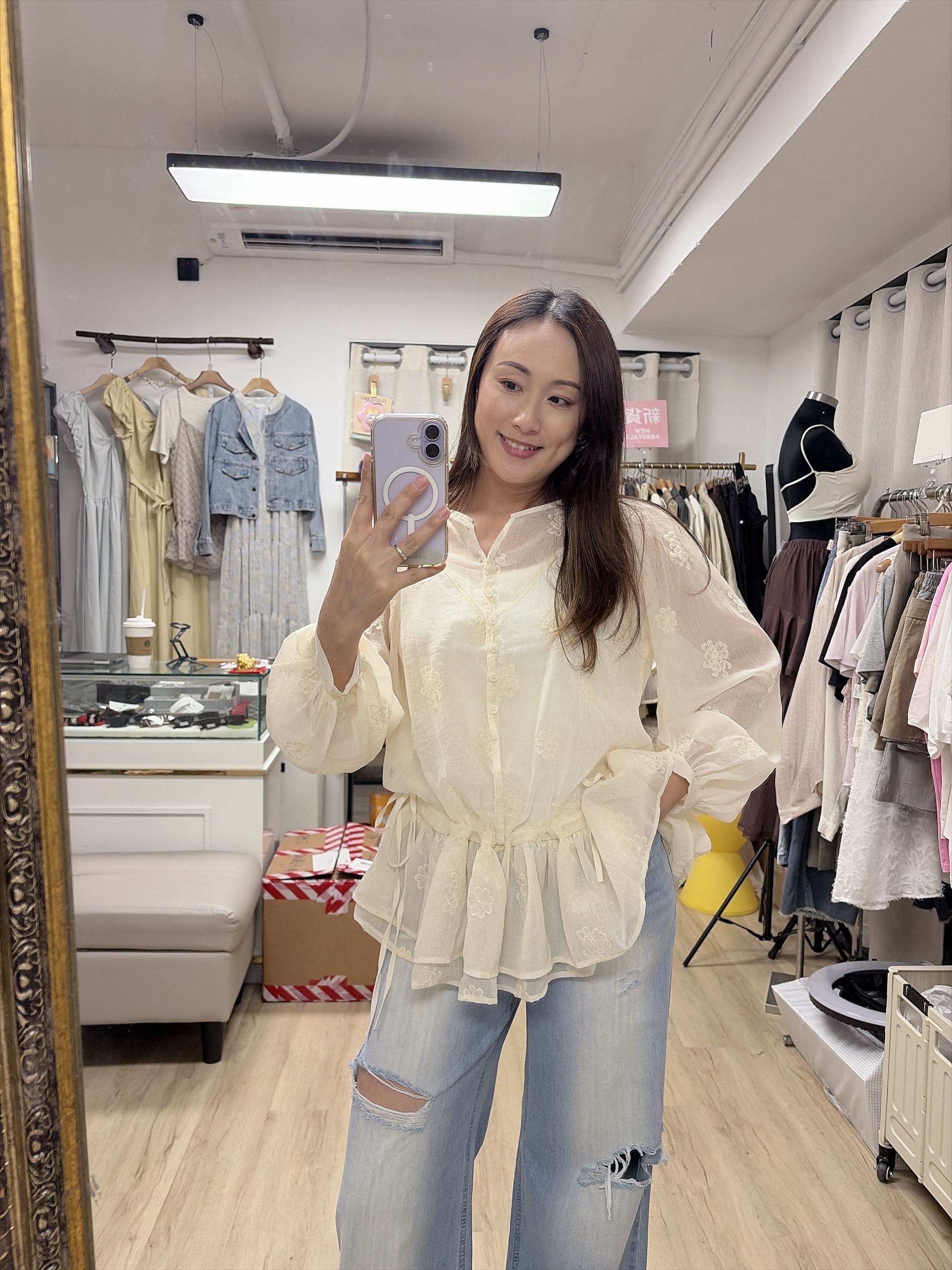 珍珠米色 裙擺紗紗暗紋立體花blouse