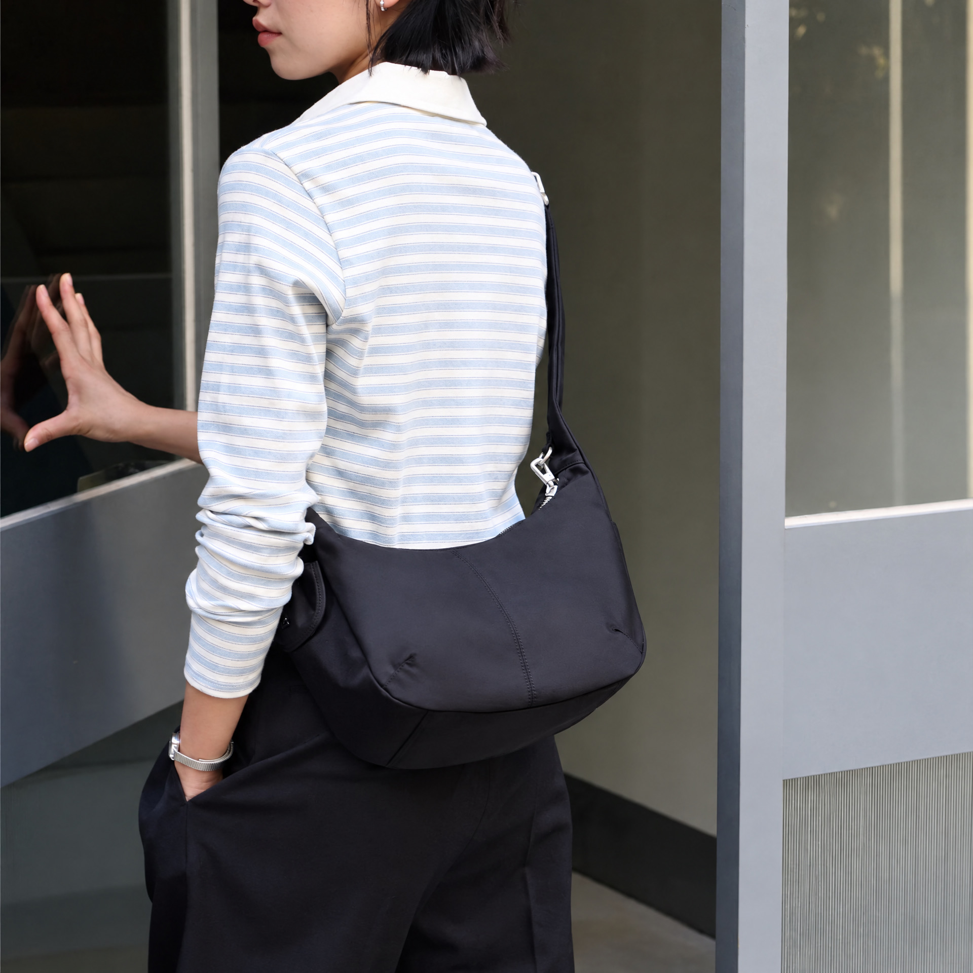 Branden Safe Days Shoulder Bag 防盜月牙包