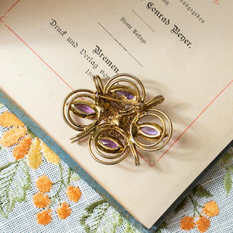 c.a. 1940-50s Old English Faceted Amethyst Glass Wired Flower-Shape Brooch (EA1759)