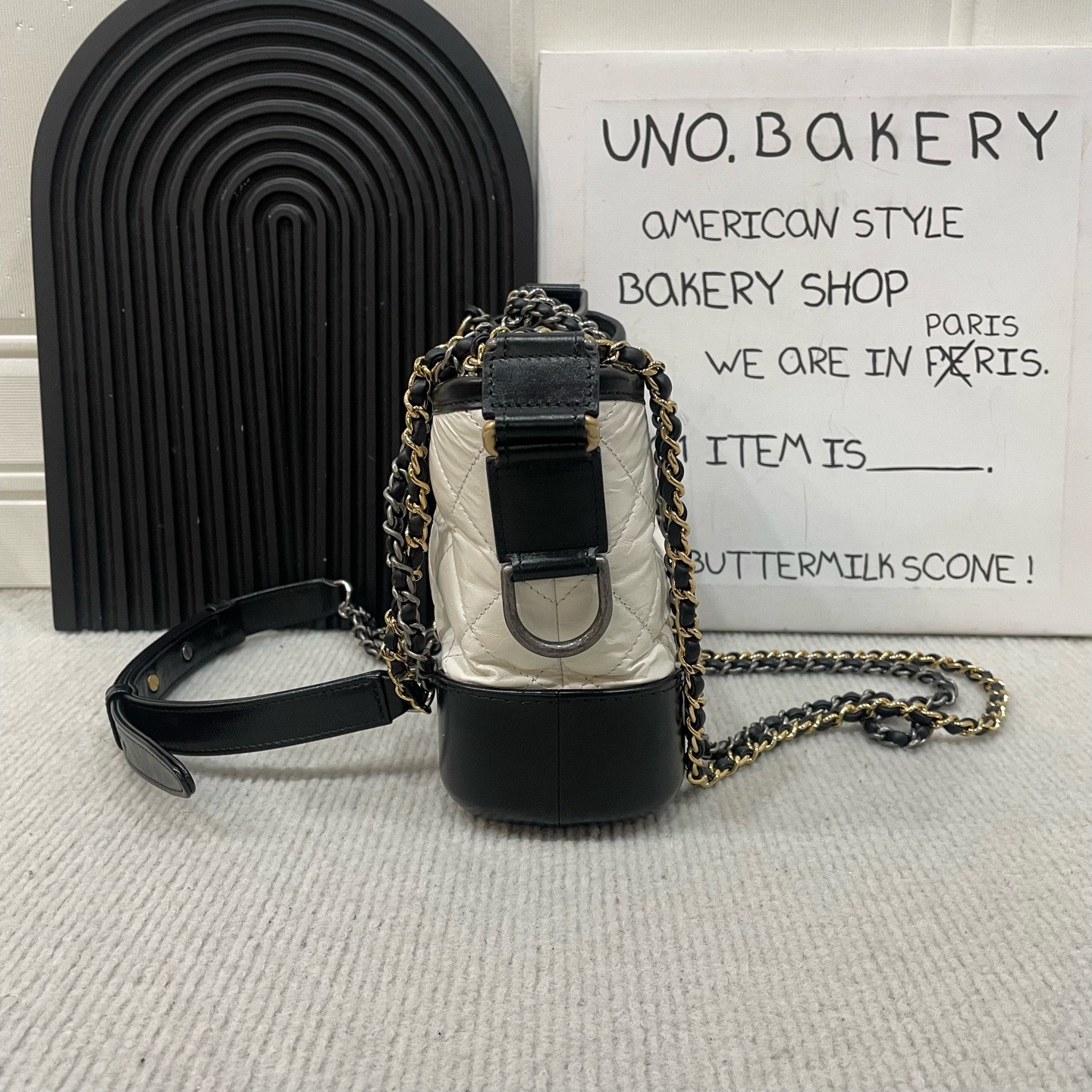 【預訂貨品】Chanel Gabrielle米色拼黑流浪包👜24開