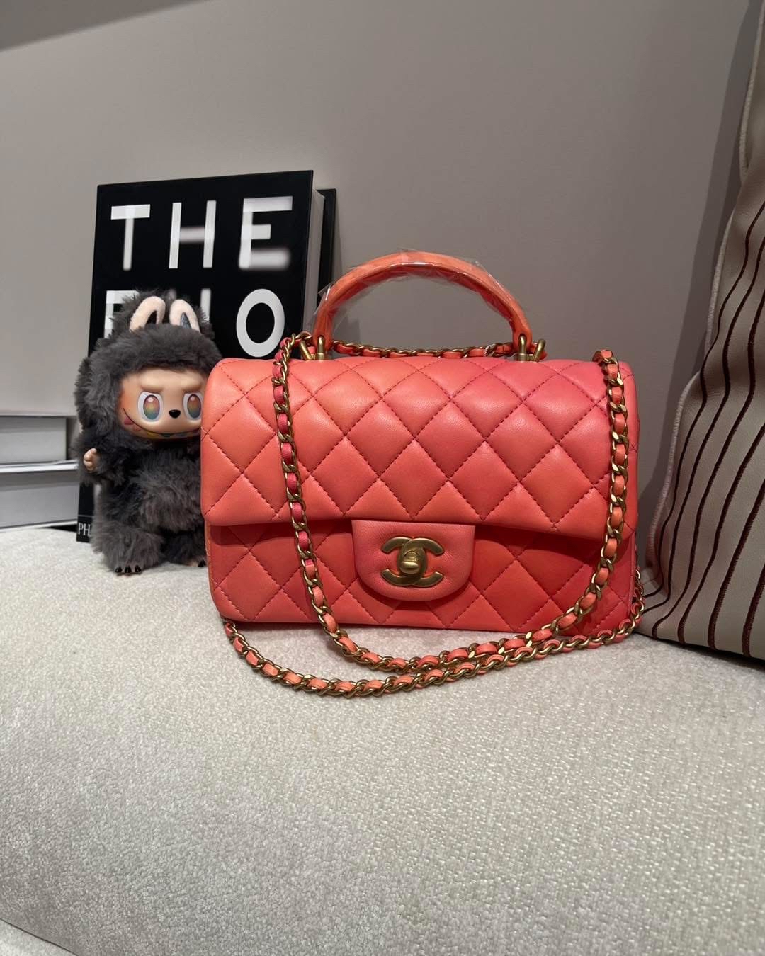 全新 Chanel mini flap bag with handle cf20cm 100%Authentic,100% new全新貨品   ✅專門店收據✅晶片✅dust bag✅盒