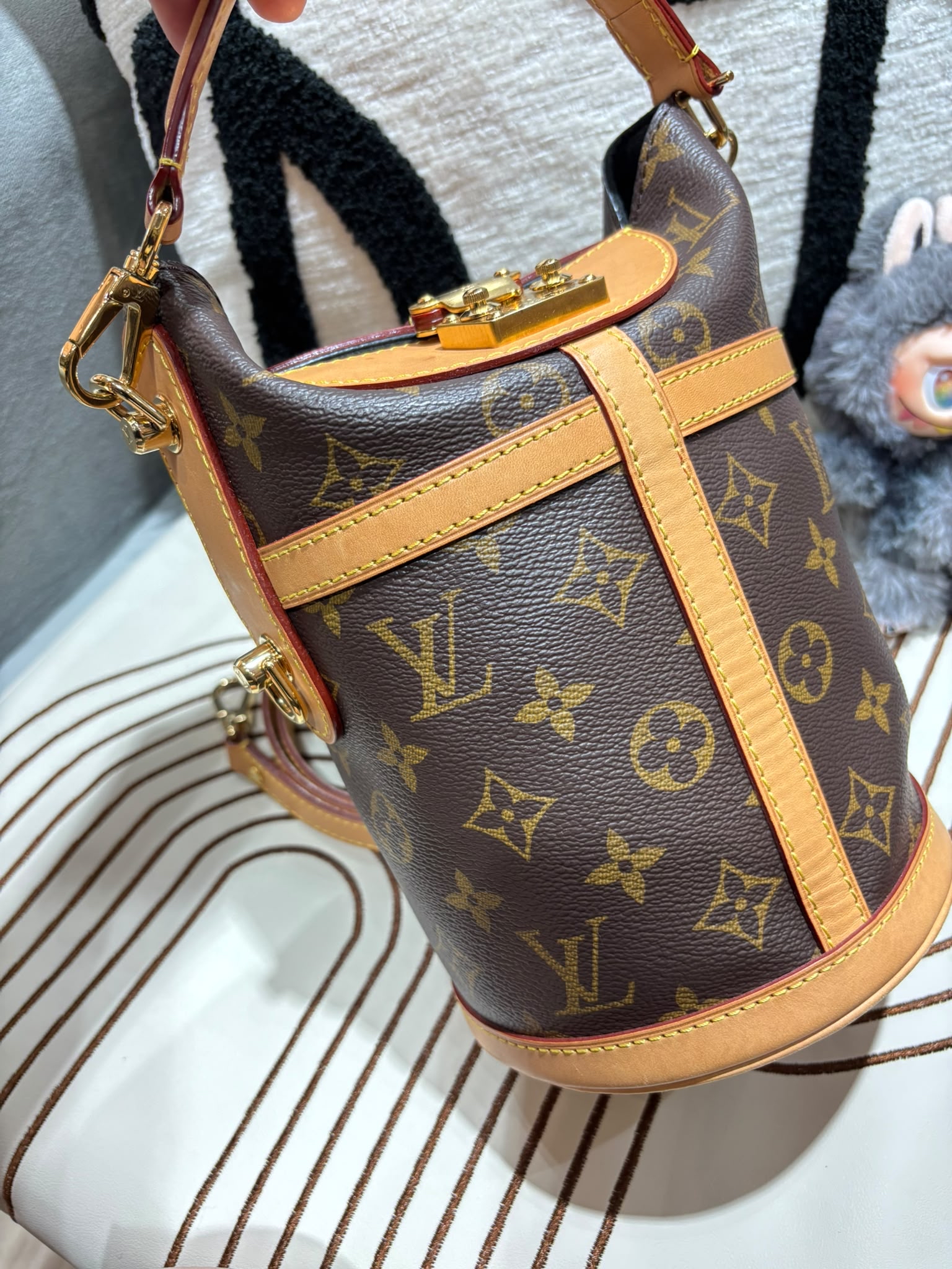 Lv Duffle bag 薯條包 bucket bag M43587 100%Authentic,95%new✅dust bag