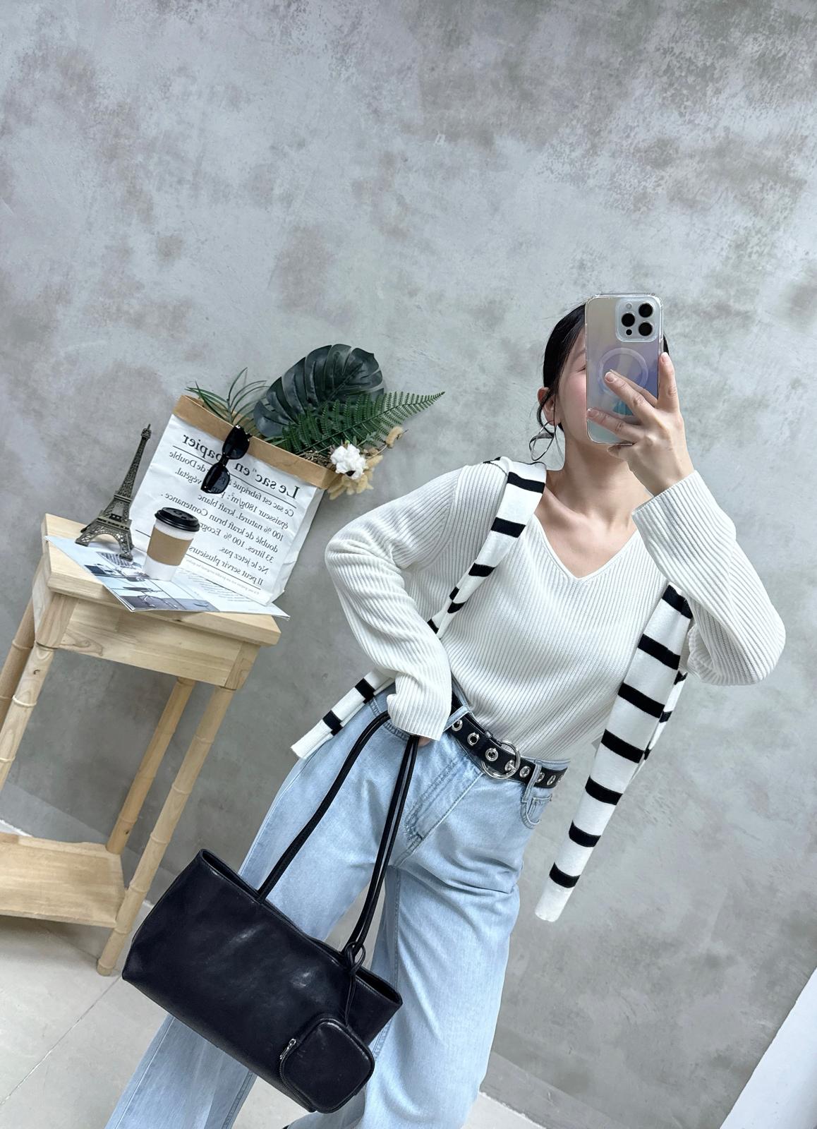 H11 V領百搭線Top