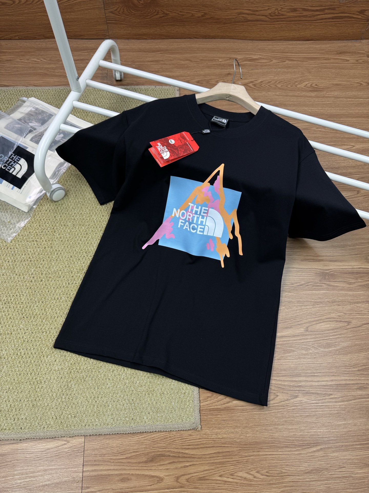 $168件。2件起$ 158件。The North Face 北面 全棉重磅Logo短袖T恤（男女同款）