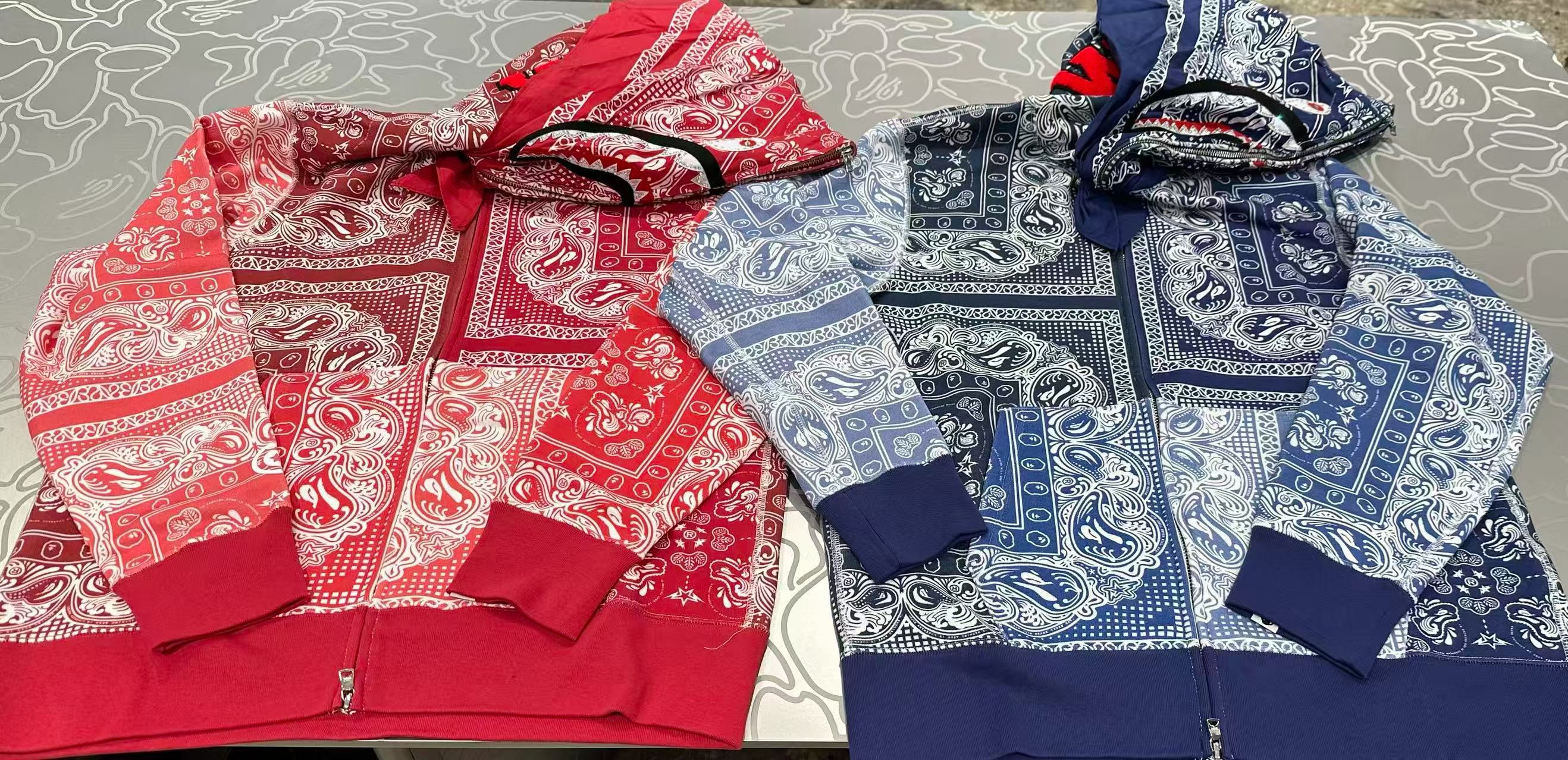 BAPE 佩斯利花紋鯊魚全拉鍊連帽衫