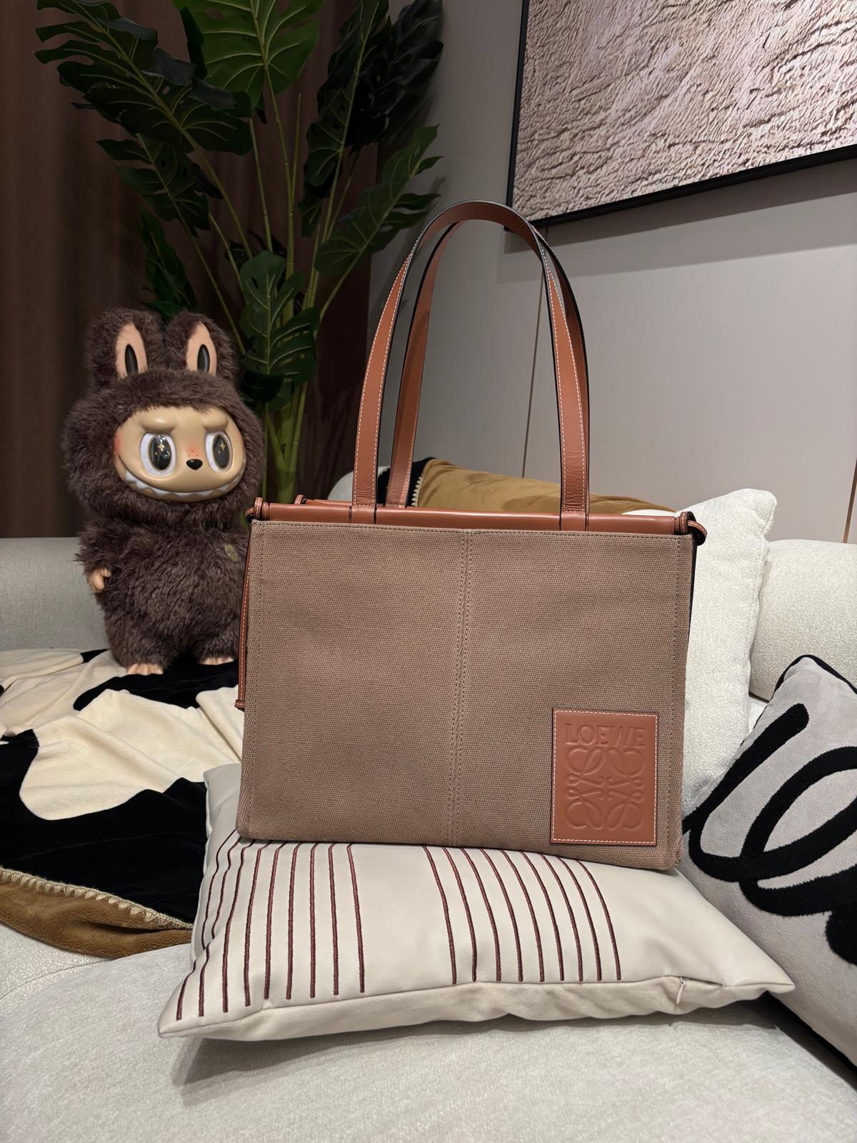 Loewe shoulder bag tote bag 100%Authentic,95%new✅dust bag 