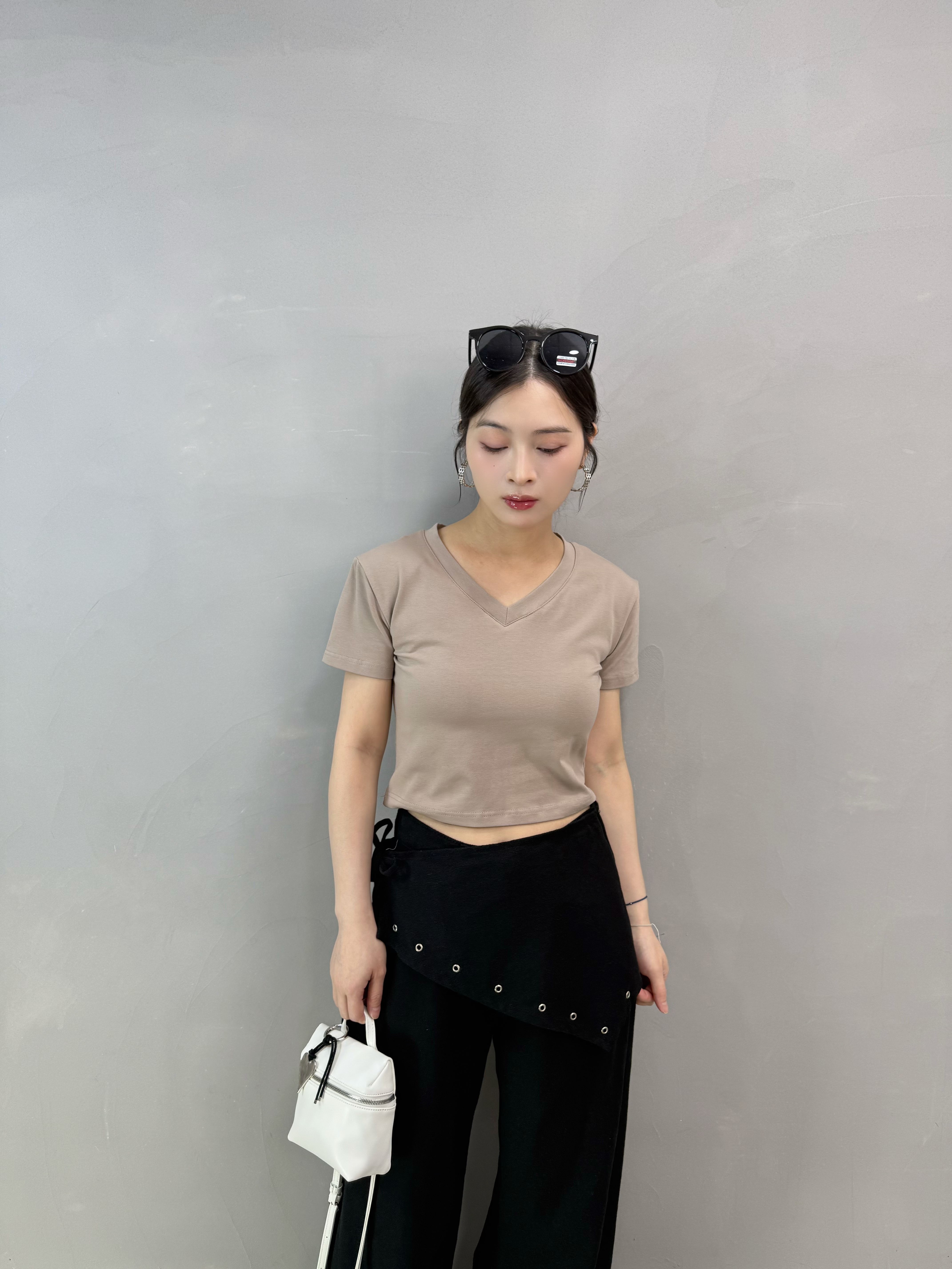 R70 V領淨色短Tee