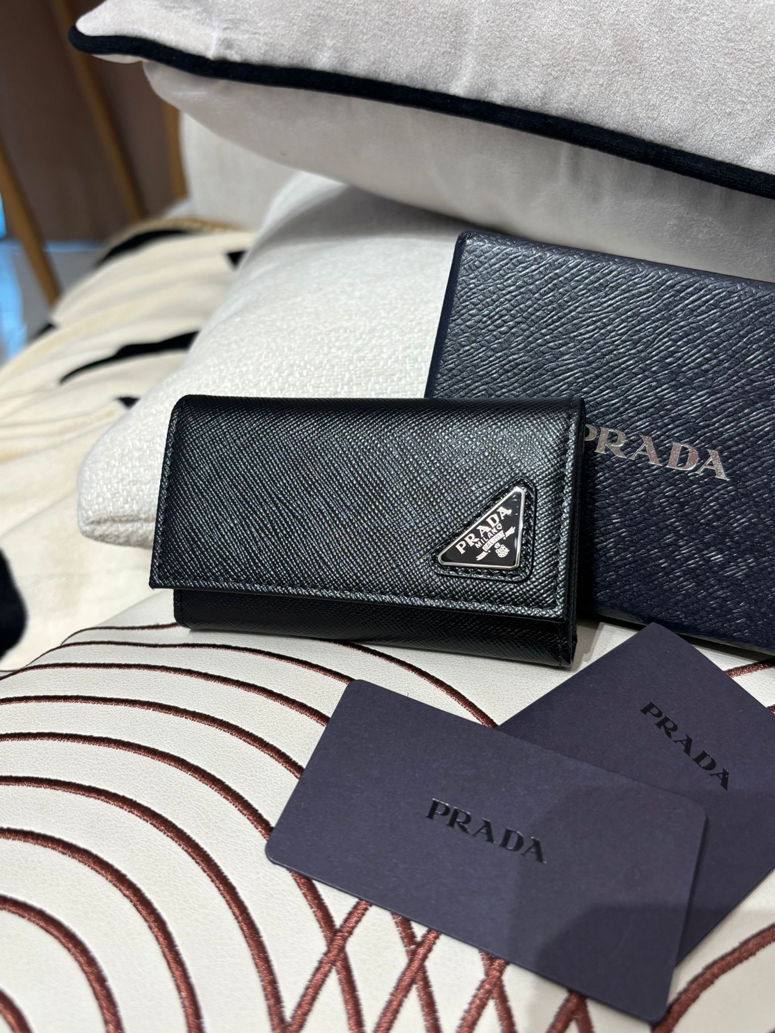 未使用品 Prada Key Holder 黑色十字紋牛皮 100%Authentic, Unused未使用品 ✅ certificate✅Box