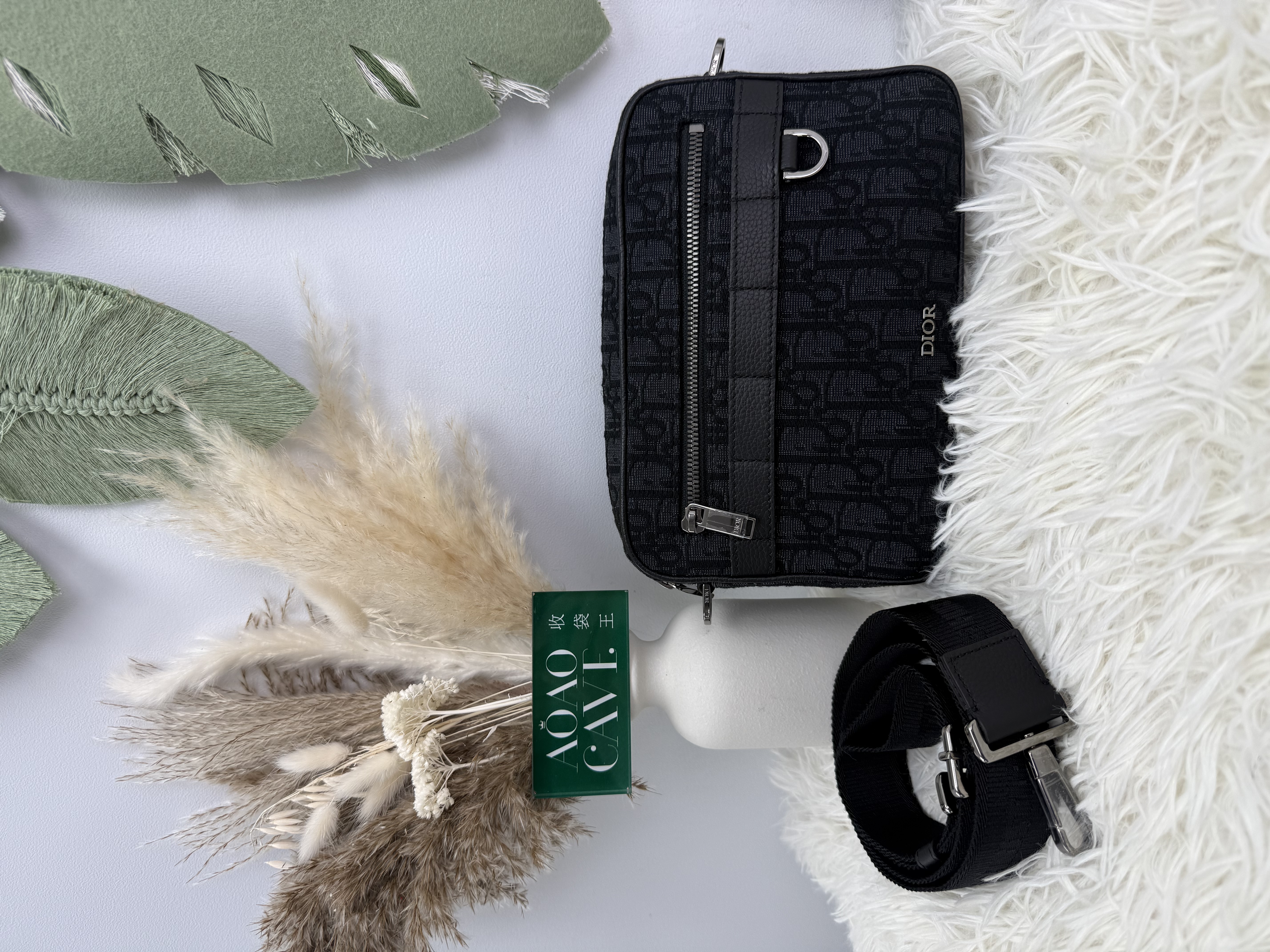 Dior 🖤黑色 粒面牛皮革 刺繡老花滿印相機包  2025專門店單 全套 👜