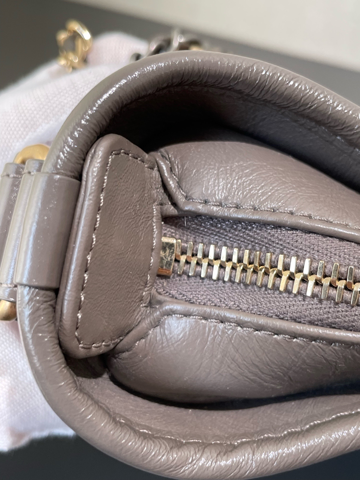 【預訂貨品】CHANEL 大象灰流浪包