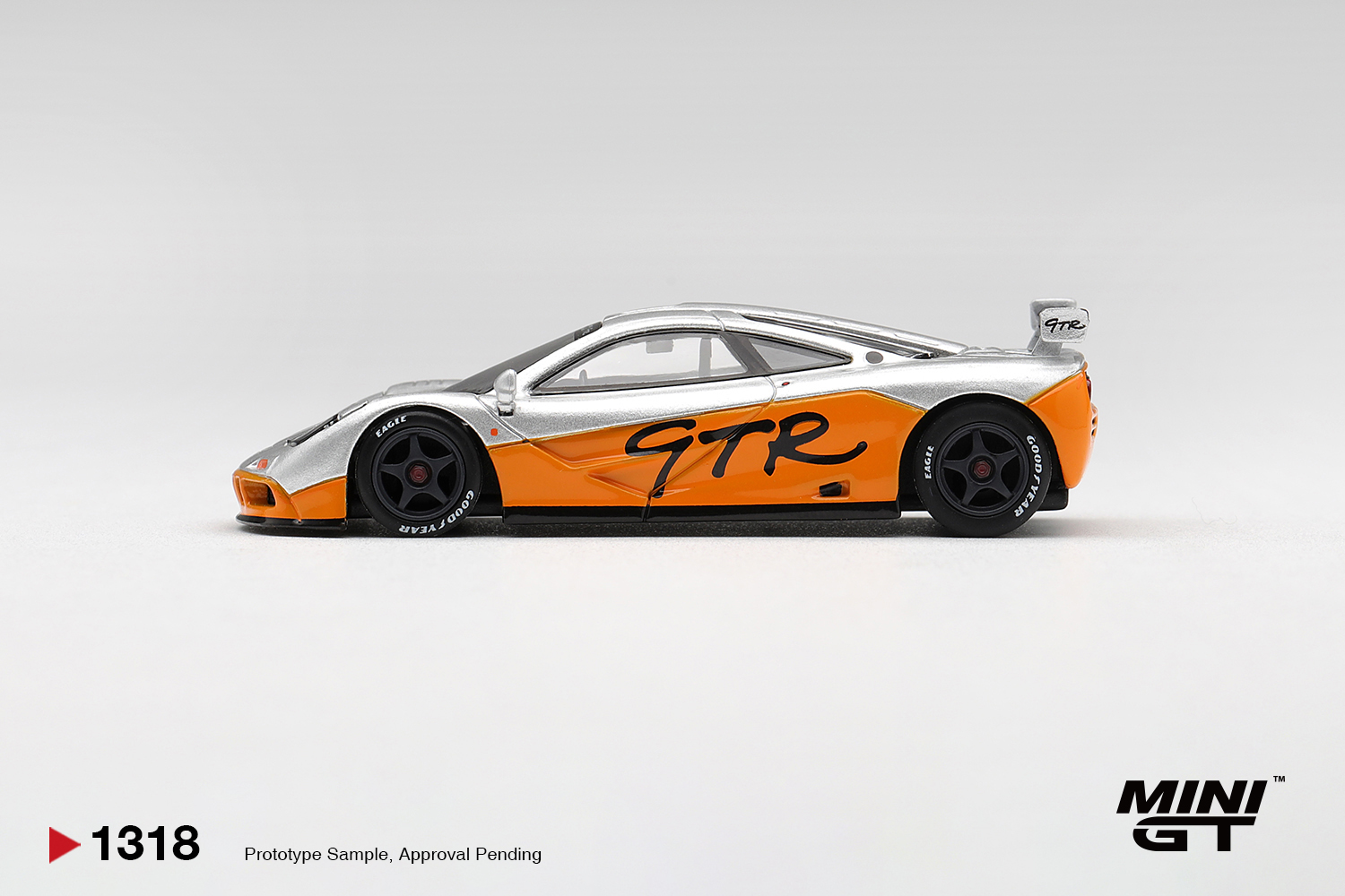 Mini GT 1/64 McLaren F1 GTR 1995 Presentation - MGT01318-L