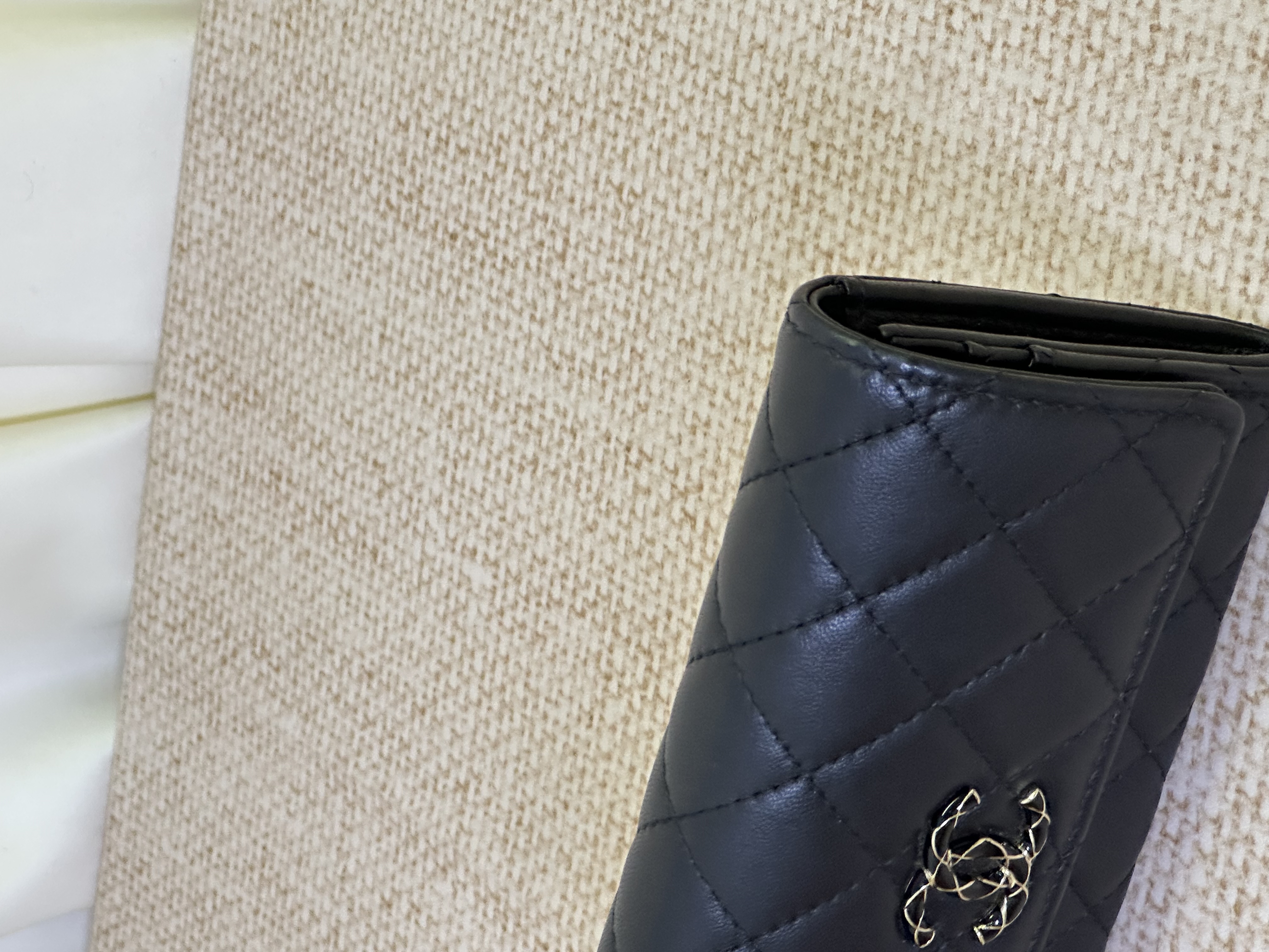 Pre owned Chanel black quilted flap wallet / Product Code: 26031024