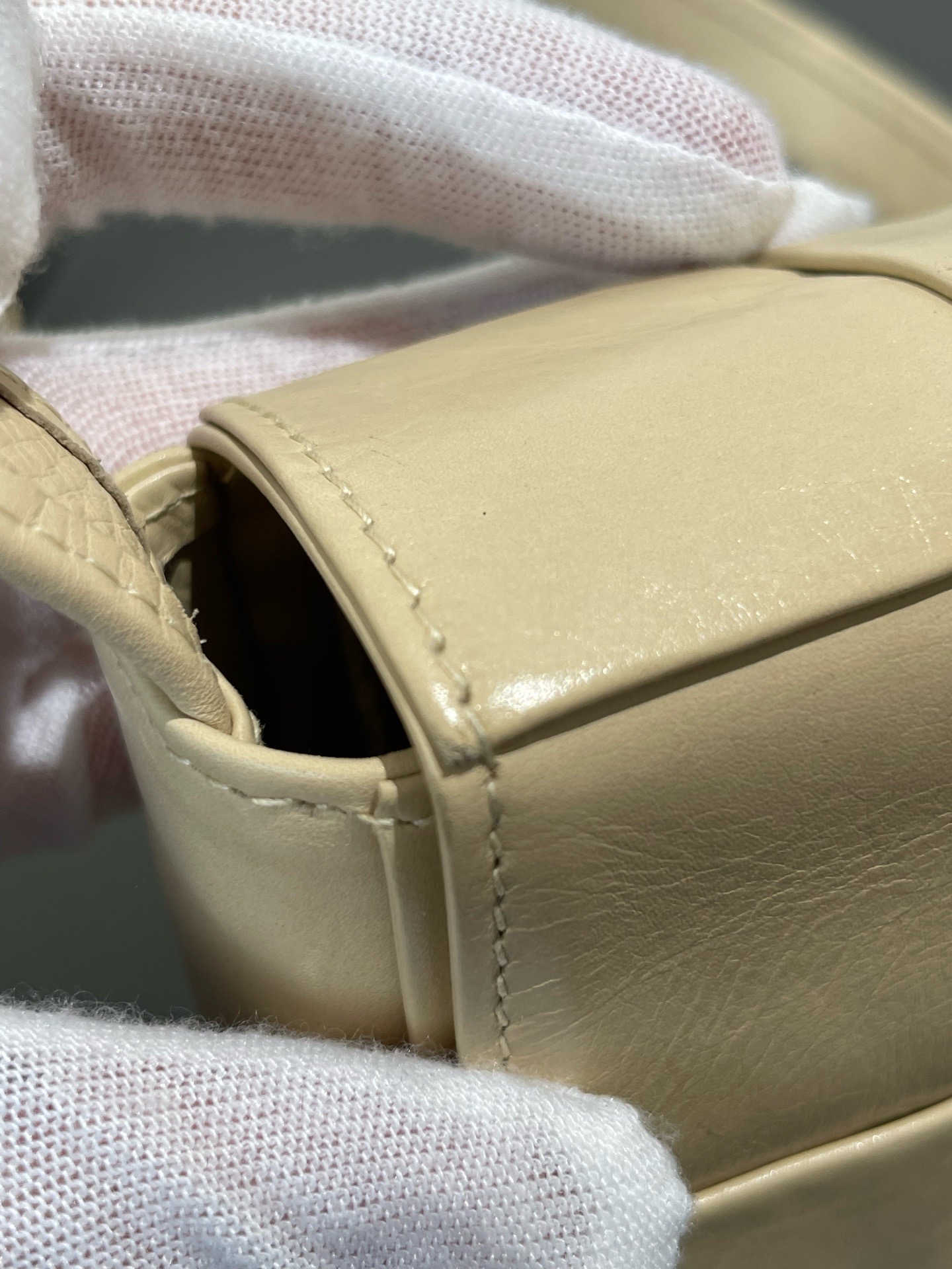 【預訂貨品】BV Candy Cassette六格米黃色編織包 