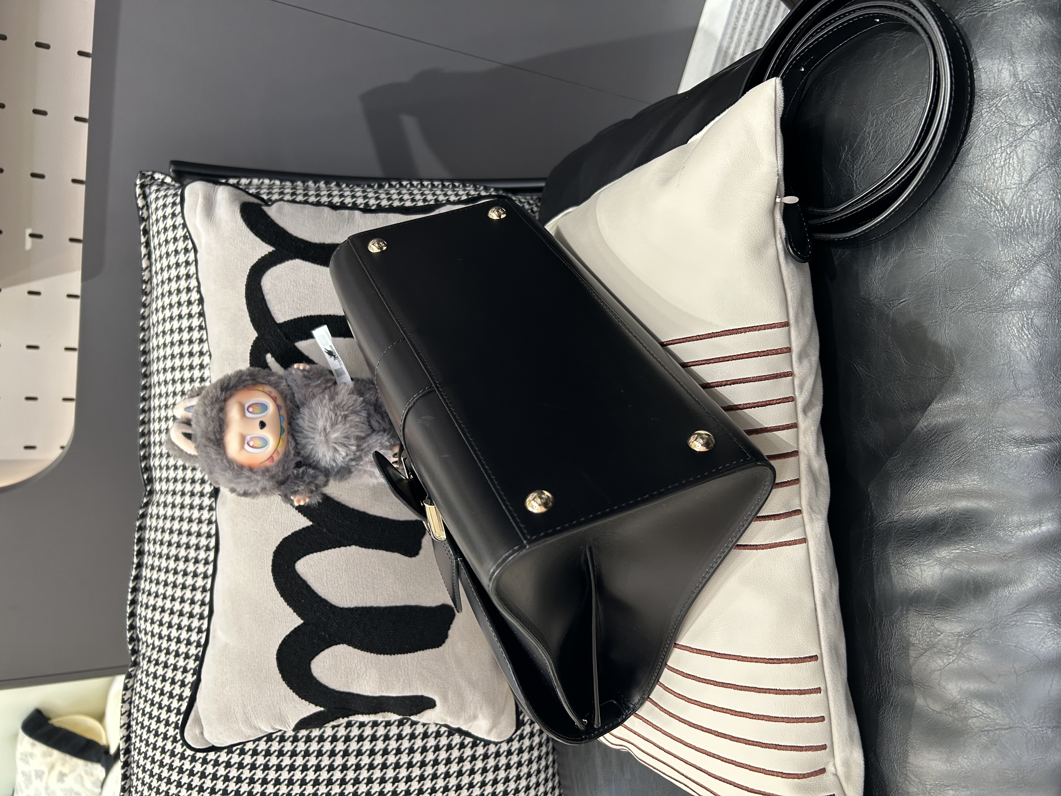 Delvaux brillant mm calfskin 黑色牛皮金扣100%Authentic ,93%new✅肩帶