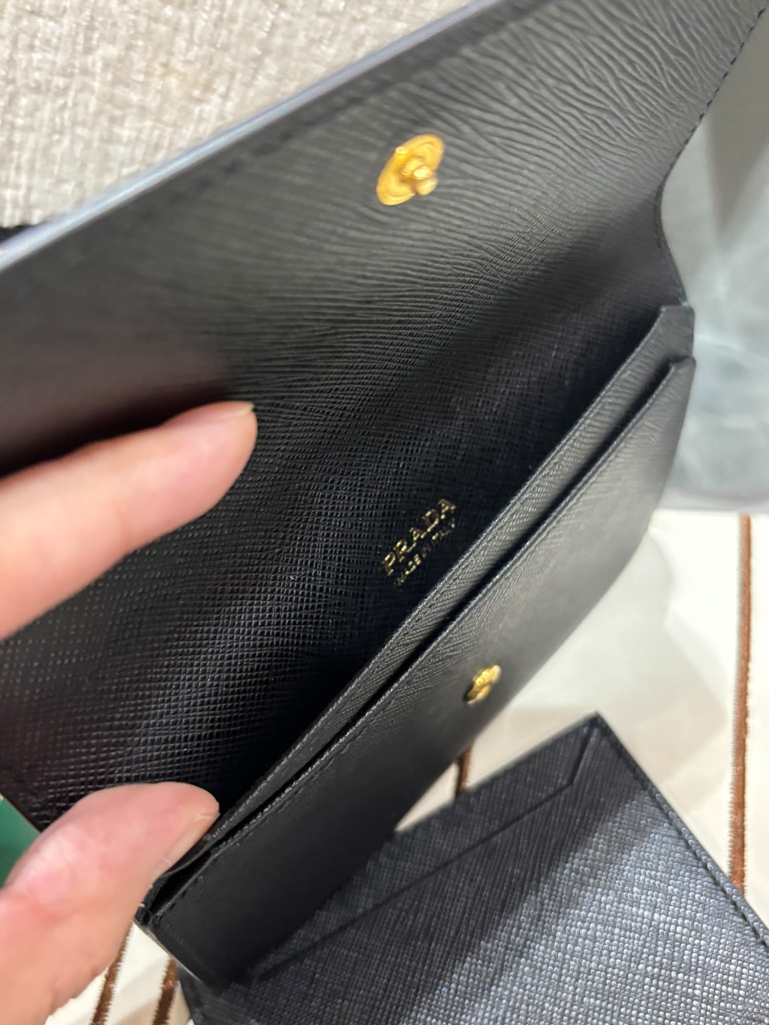 Prada Saffiano leather wallet with card holder 100%Authentic, 99%New ✅ certificate ✅Box