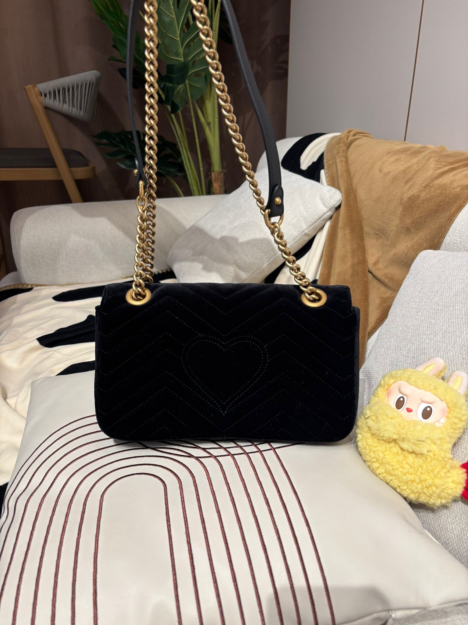 Gucci gg marmont flap 26cm velvet  100%Authentic ,98%new ✅tap ✅dust bag  