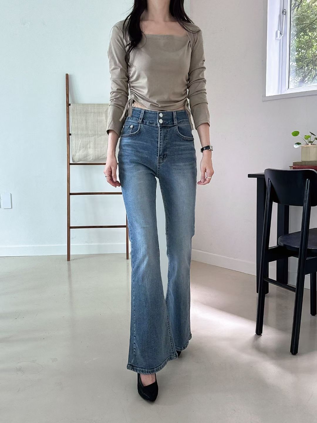 ♥︎ Parisienne High-Waist Flared Jeans