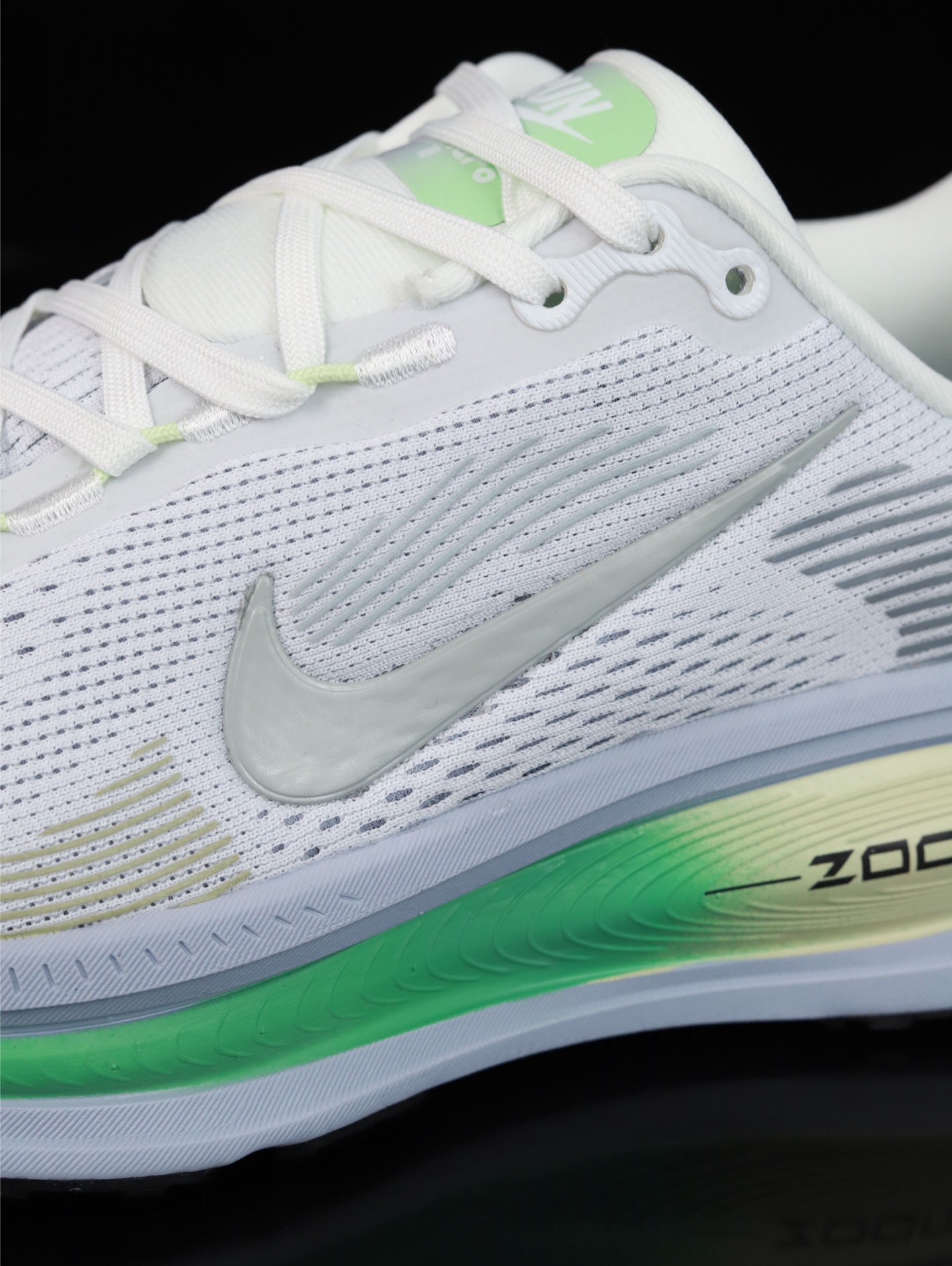 Nike Vomero 18 HM6804-108