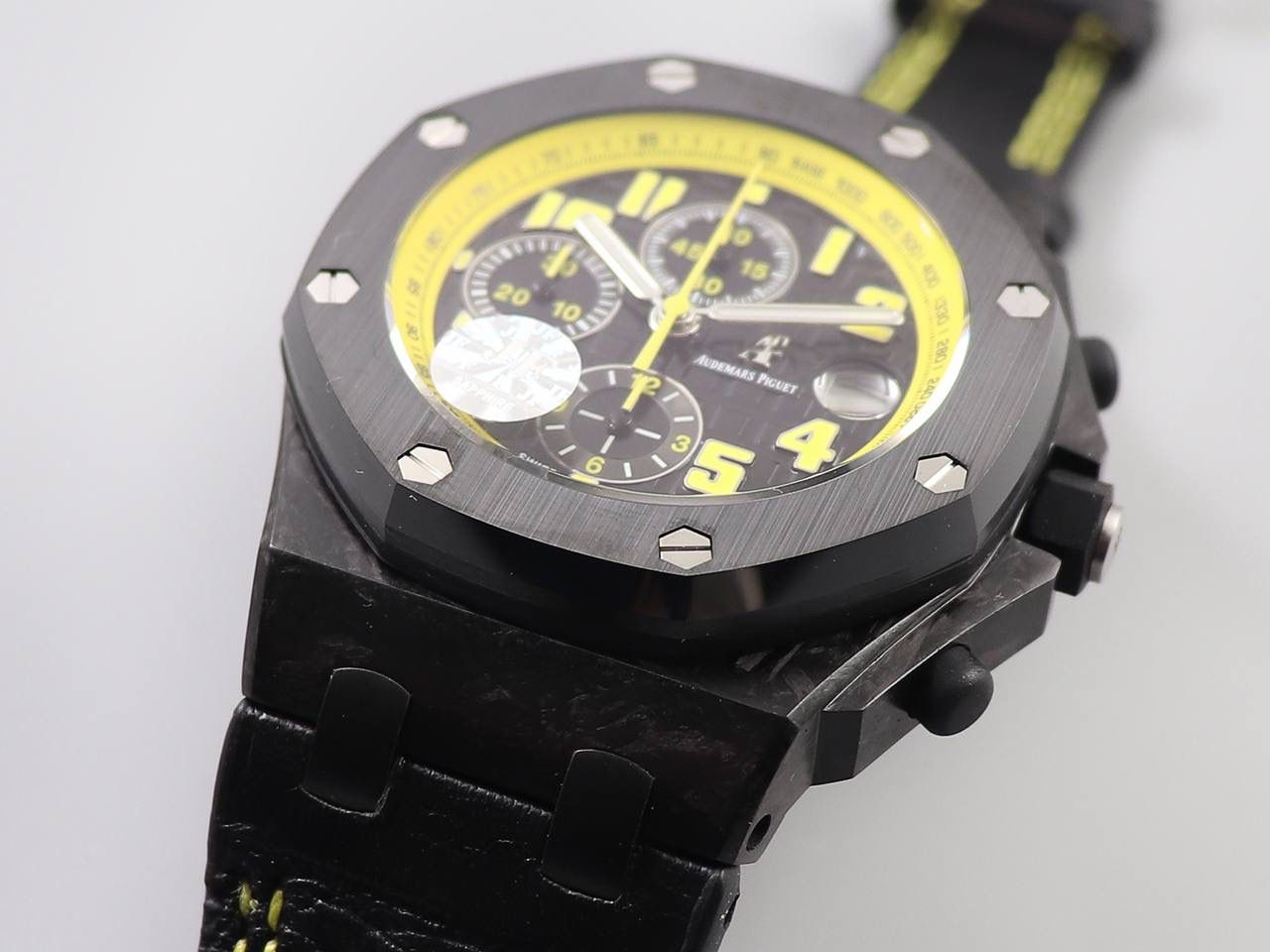 A P大黄蜂v2版，锻造碳壳套 陶瓷圈口 陶瓷后盖[得意] A P唯一一款陶瓷后盖的毒物 钛合金表扣 42毫米直径🔥💯