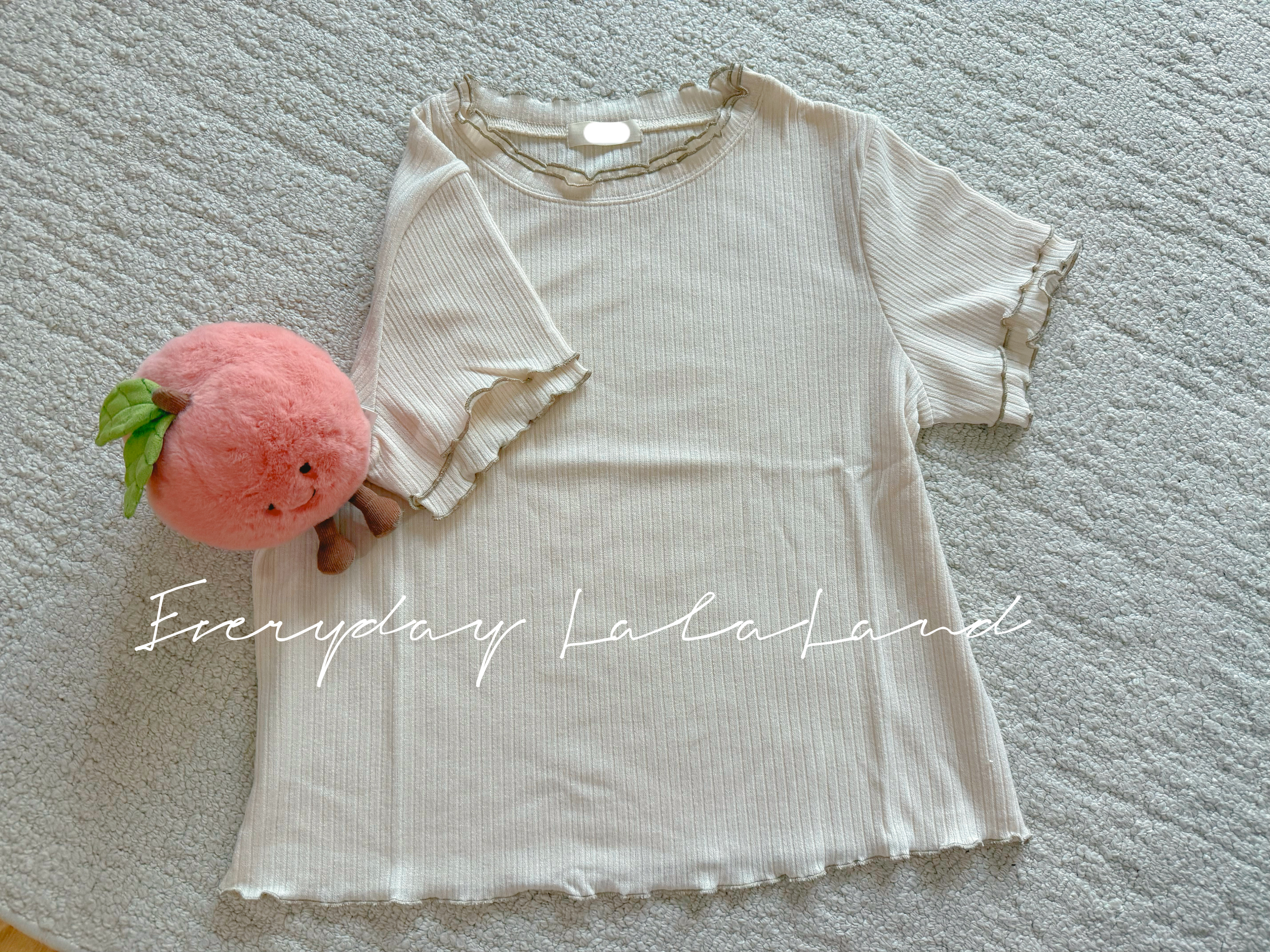 ❥ New arrival 。坑紋雙波浪袖領上衣 。