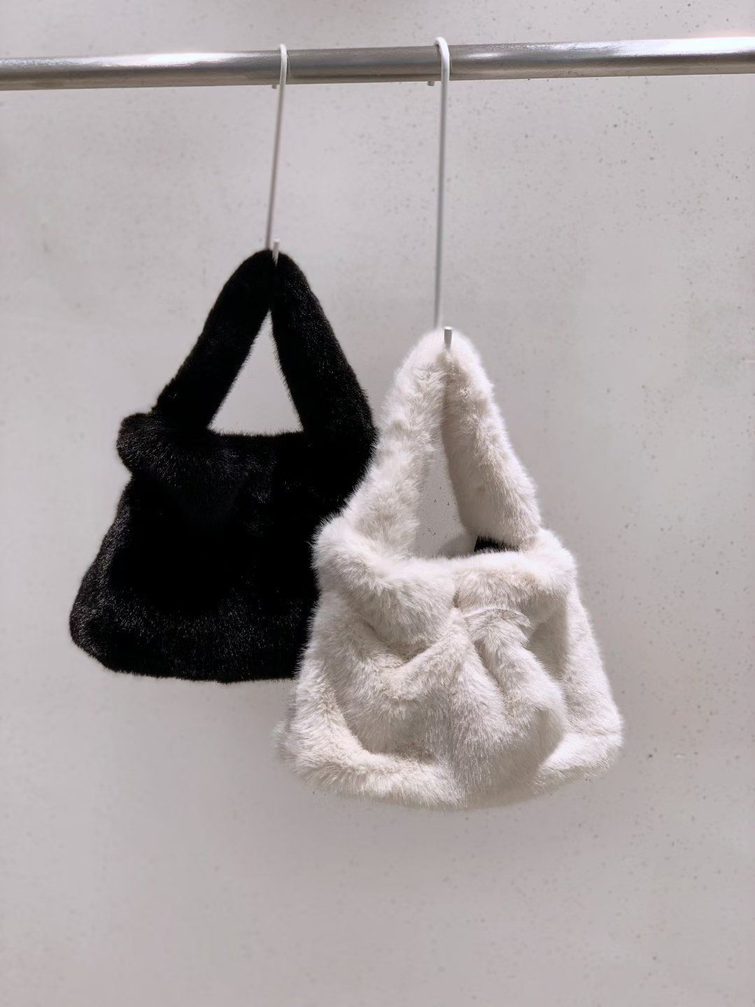 韓國🇰🇷毛毛袋 6色選擇！ （預購10-14天）