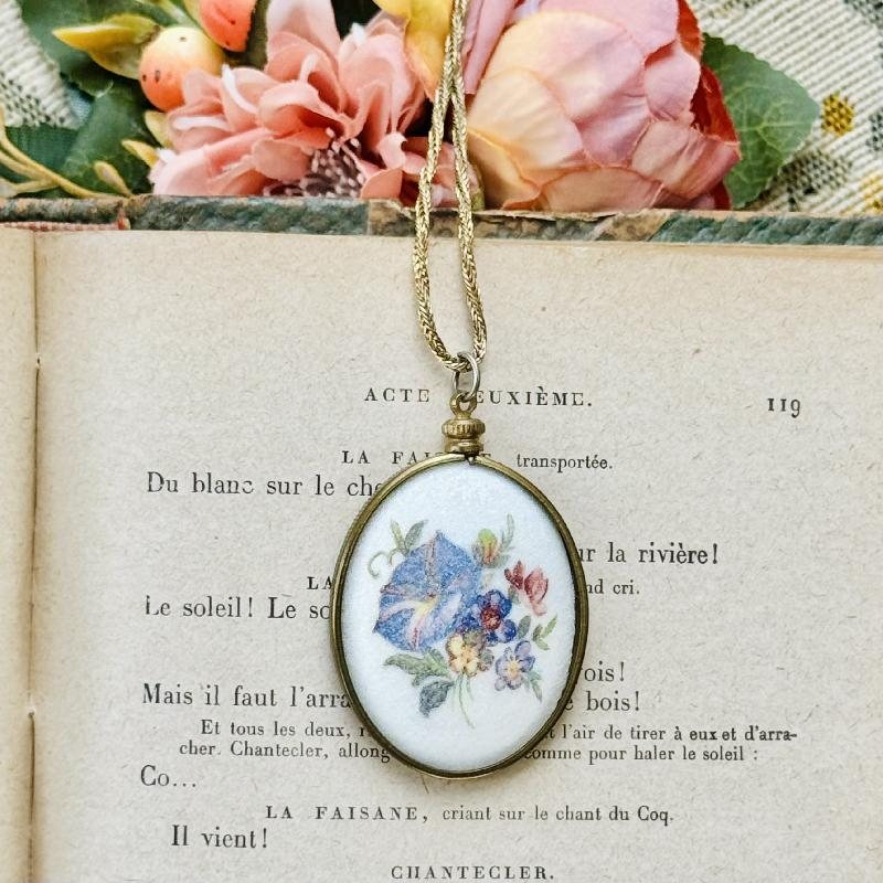 Vintage C.a. 1960-70s "Sugar-Coated" Morning Glory Flower Bouquet Pendant Necklace (MT2018-4)