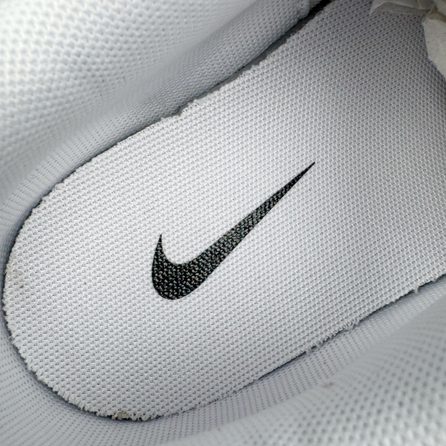 Nike P-6000 CD6404-105  