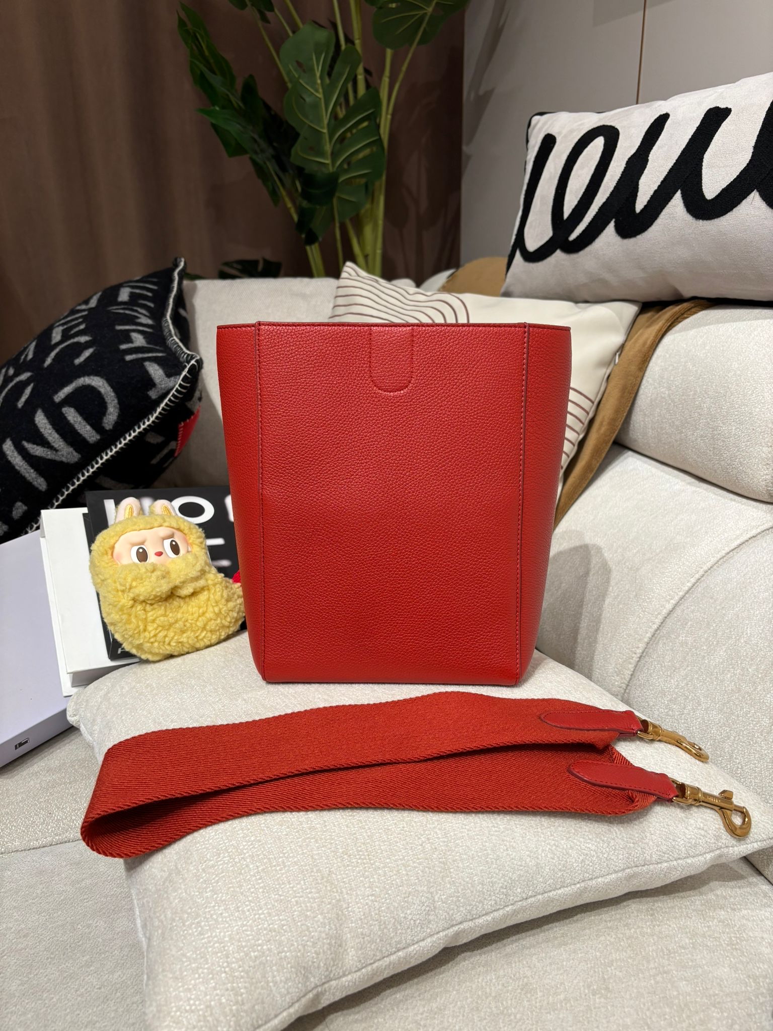 Celine sangle small bucket 牛皮 100%Authentic,95%new ✅strap✅塵袋 
