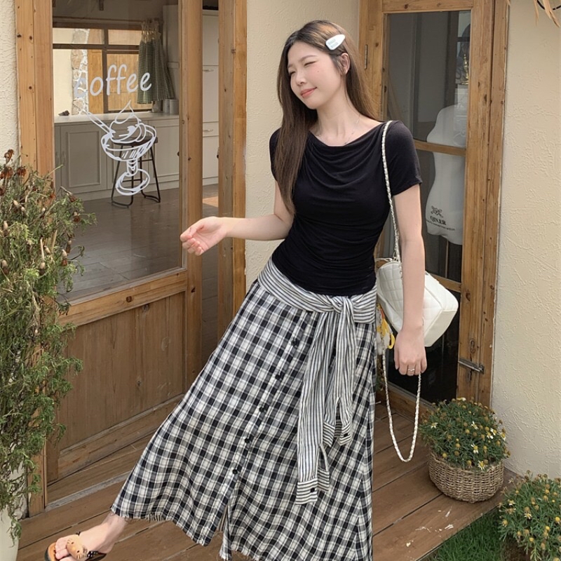 B78(3988衣) 韩系气质荡领一字肩褶皱腰黑上衣