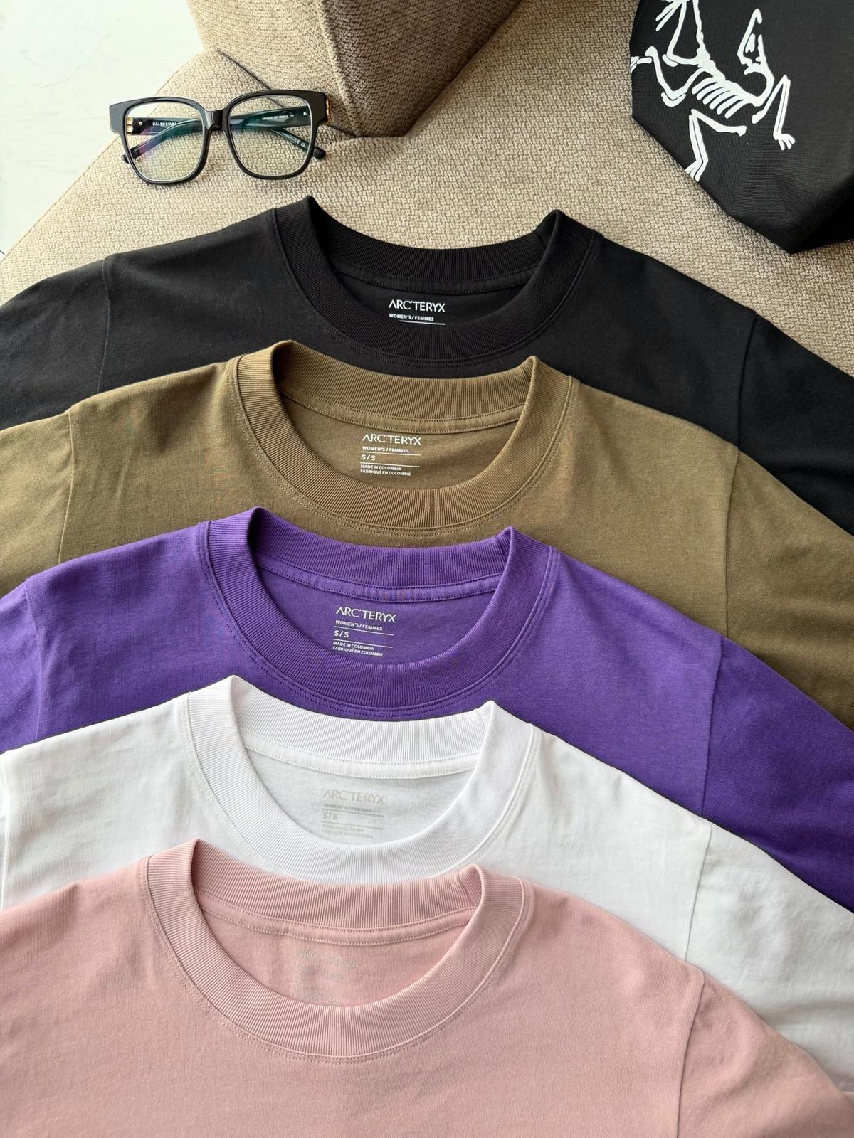 $118件。2件起$108件。A*rcteryx始祖刺繡五色短袖