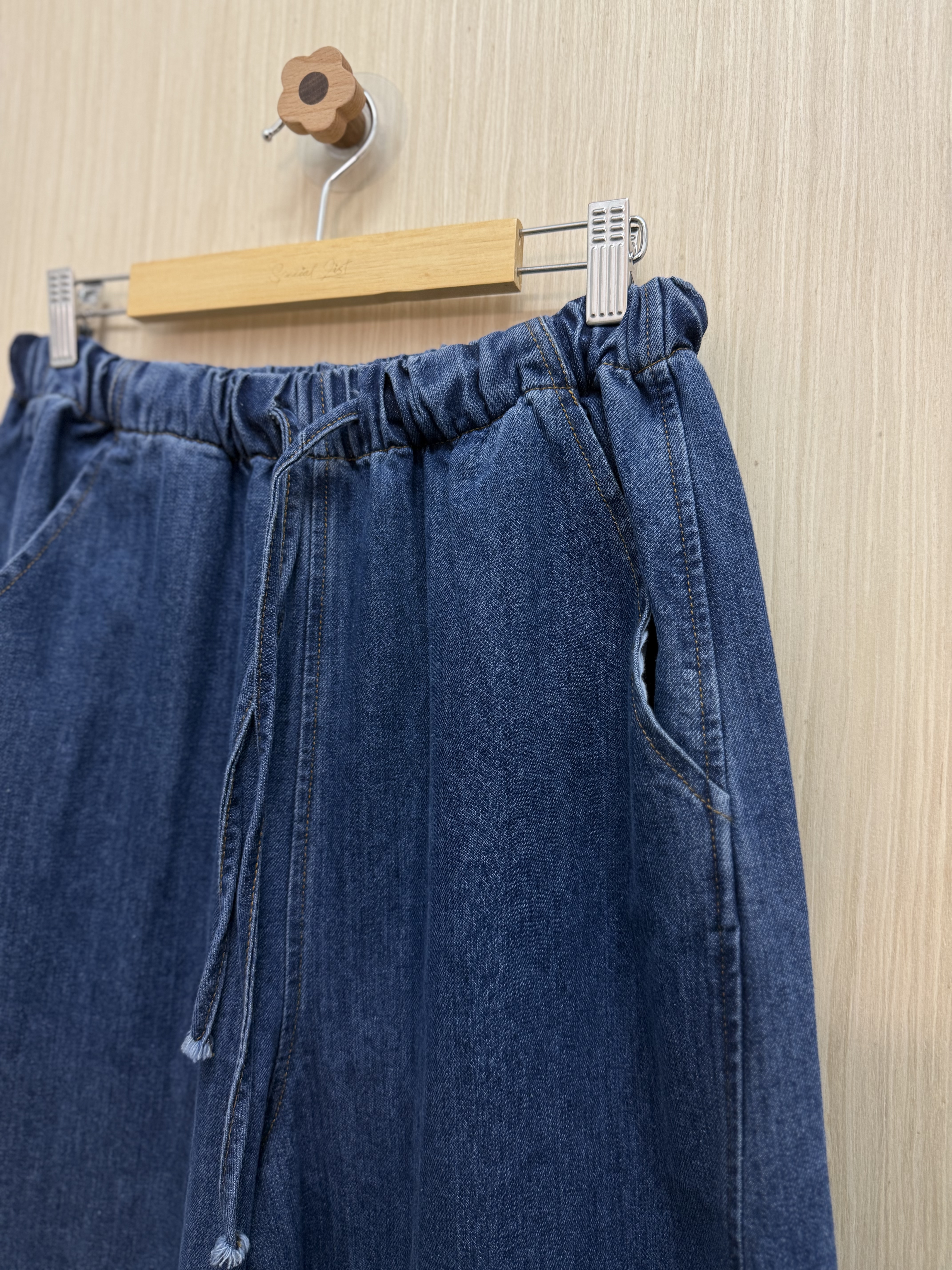 洗水彎刀牛仔褲