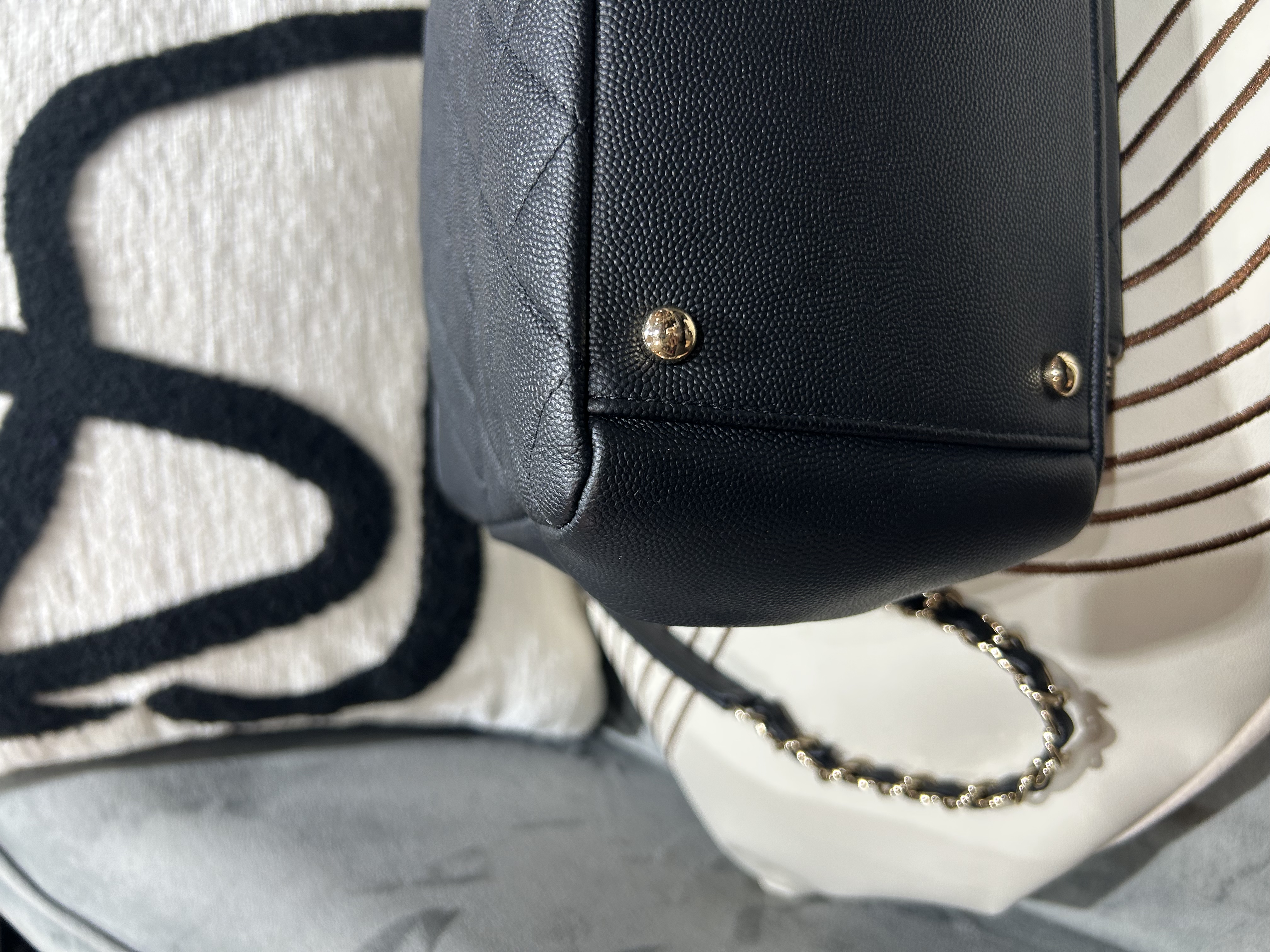 CHANEL Business Affinity Small Caviar calfskin bag 黑色顆粒紋小牛皮金扣兩用袋A93750  100%Authentic, 95%New ✅28card✅Dust bag