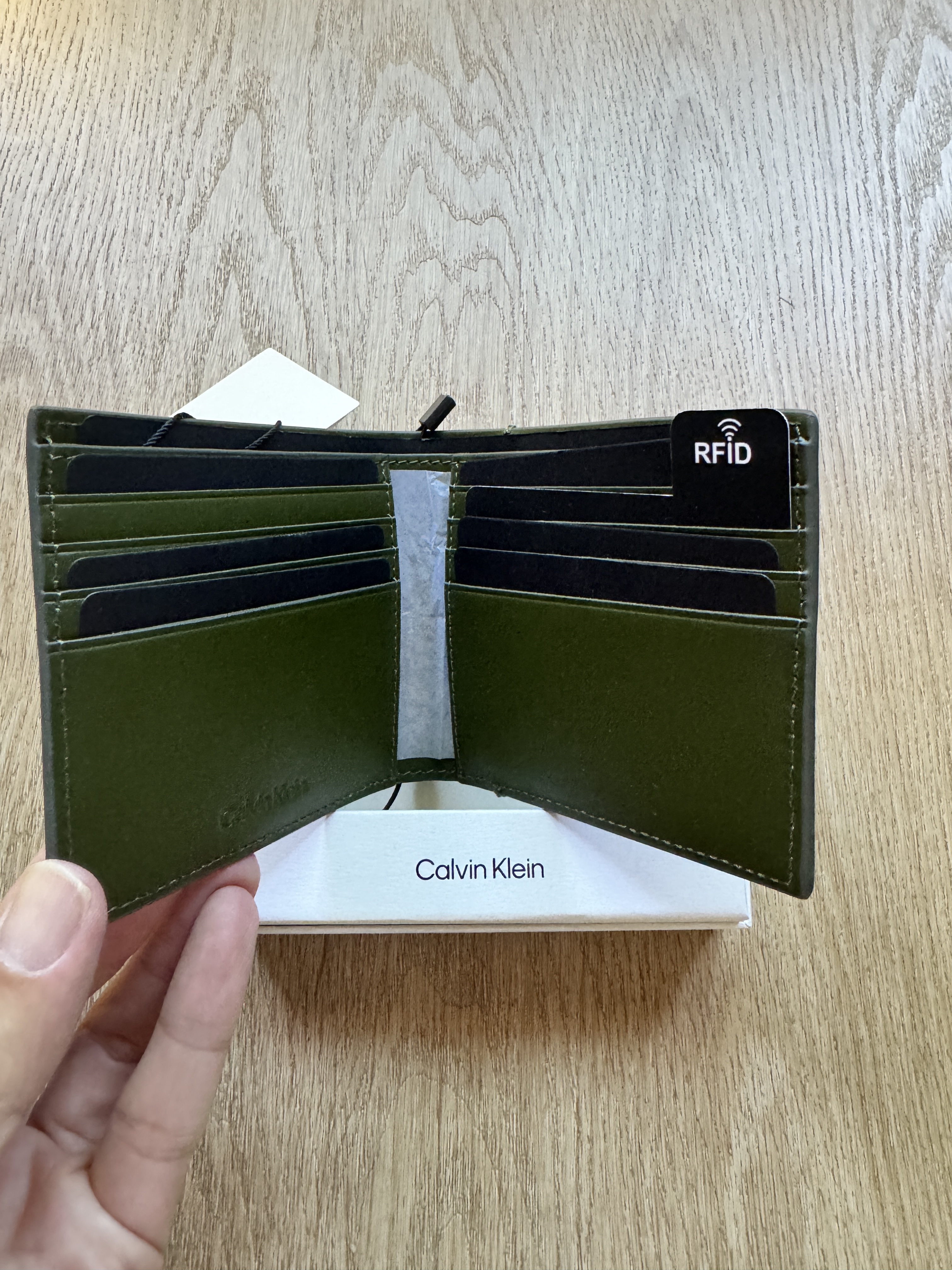 Calvin Klein墨綠色皮銀包 (香港現貨)