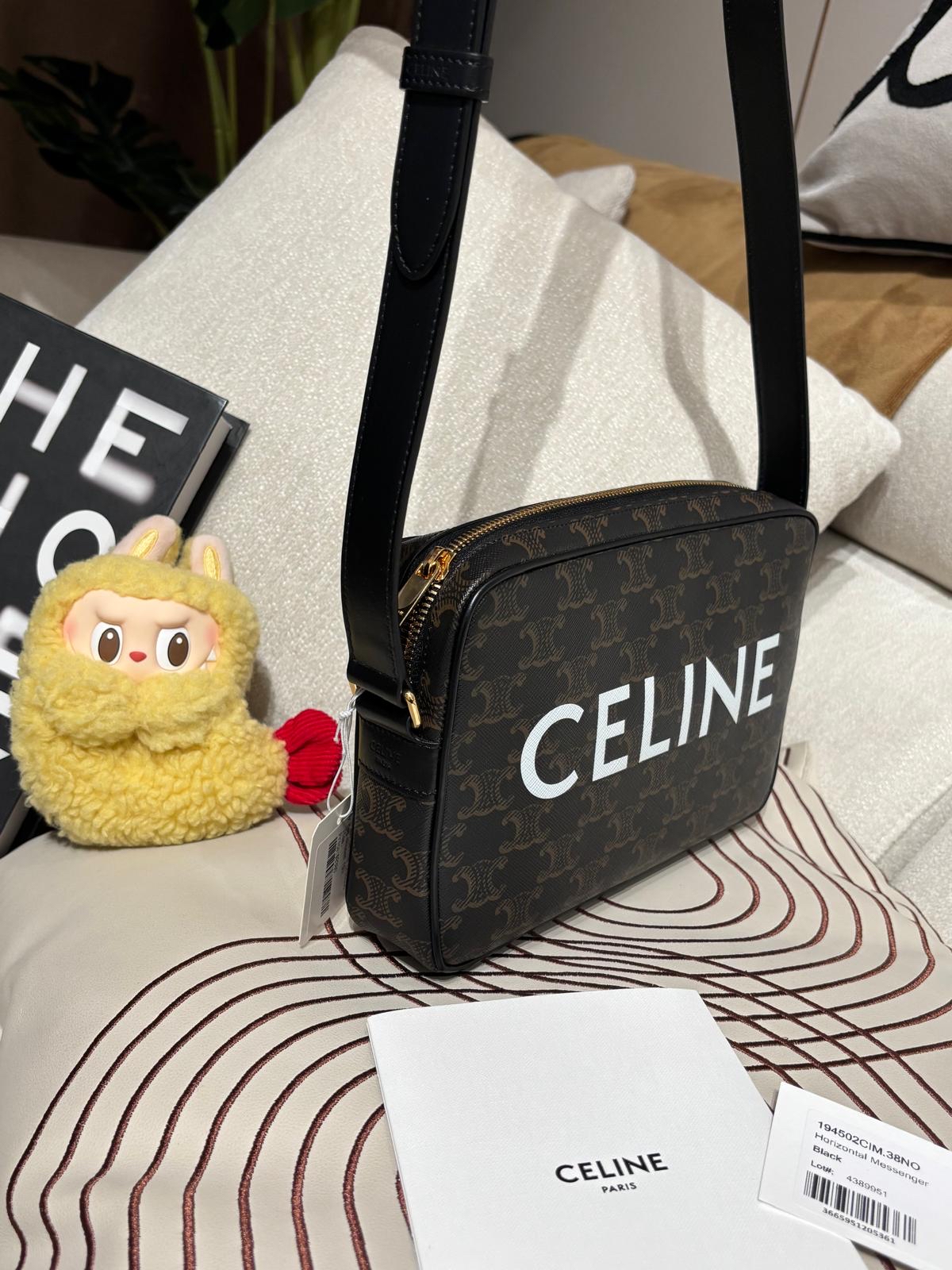  全新 CELINE標誌印花中號郵差包crossbody bag 100%Authentic , 全新未使用品 ✅專門店收據✅booklet✅dust bag