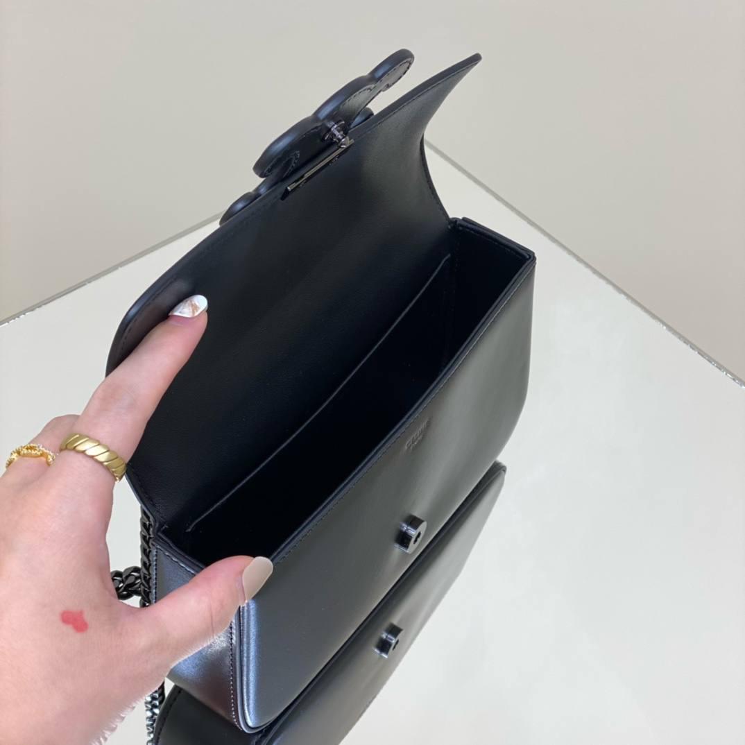 🔥大货实拍图 𝗖𝗘𝗟𝗜𝗡𝗘 ♥ 𝗧𝗥𝗜𝗢𝗠𝗣𝗛𝗘浮雕腋下包 型号：199243 尺寸：20.5*11.5*4cm