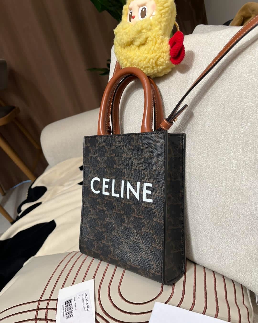 Celine mini vertical cabas tote bag 100%Authentic,98%new ✅收據副本21✅Booklet✅dust bag 