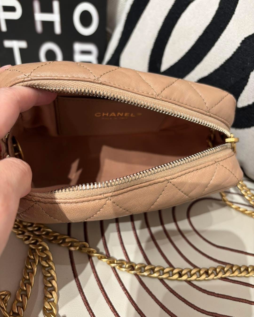 Chanel camera bag  100%Authentic, 90%New ✅晶片 ✅Dust bag