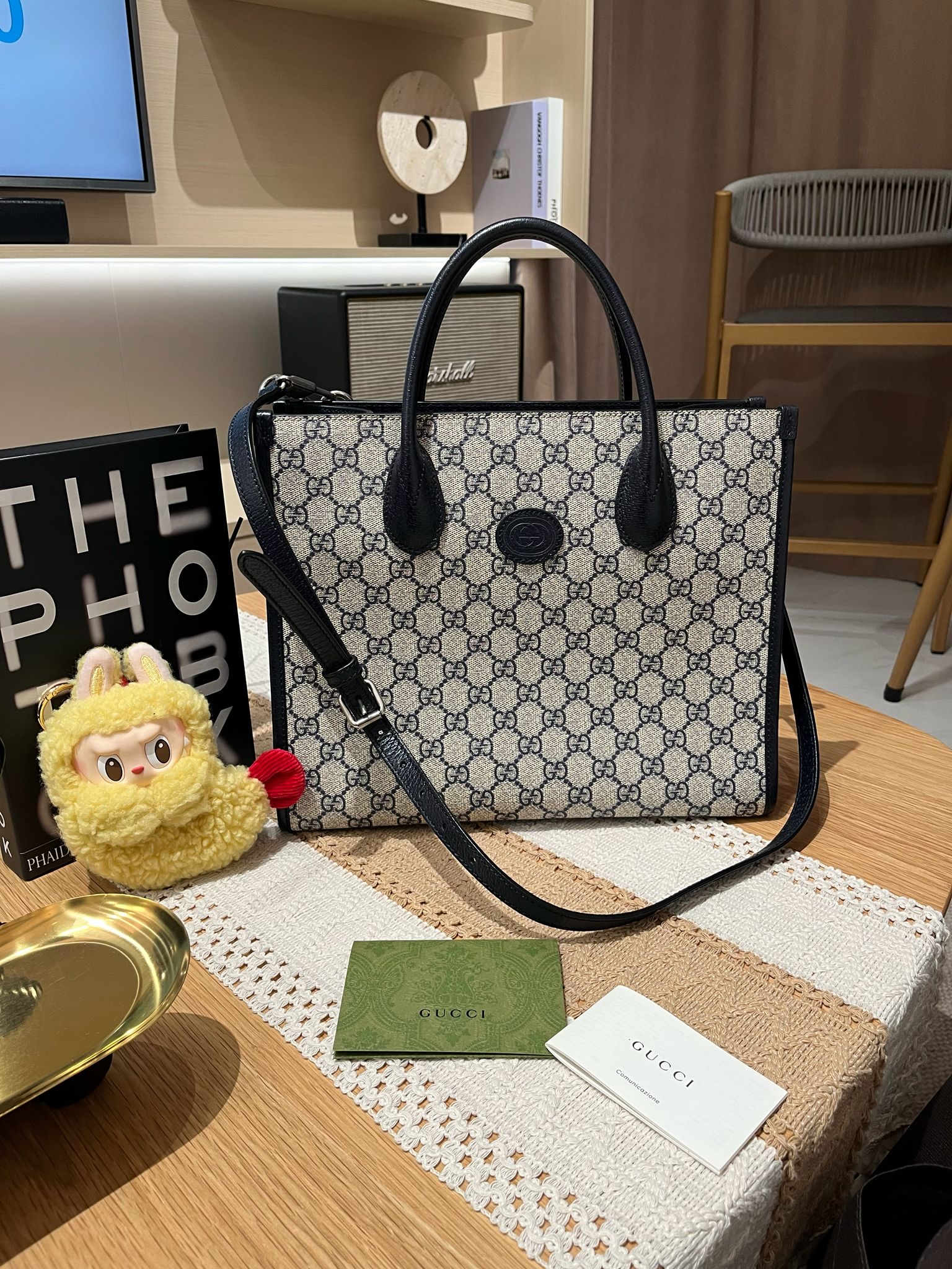 Gucci small tote bag with interlocking G 100%Authentic,98%new ✅專門店收據 ✅塵袋 ✅booklet