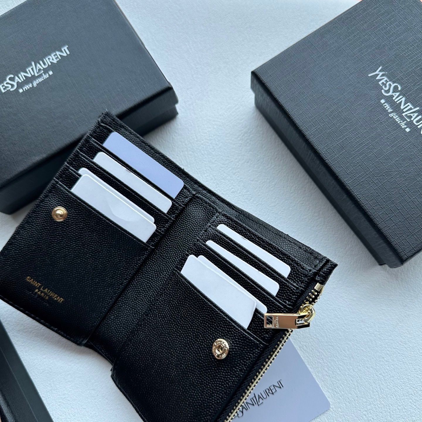 $210隻。Y*sl魚子醬拉鍊短銀包