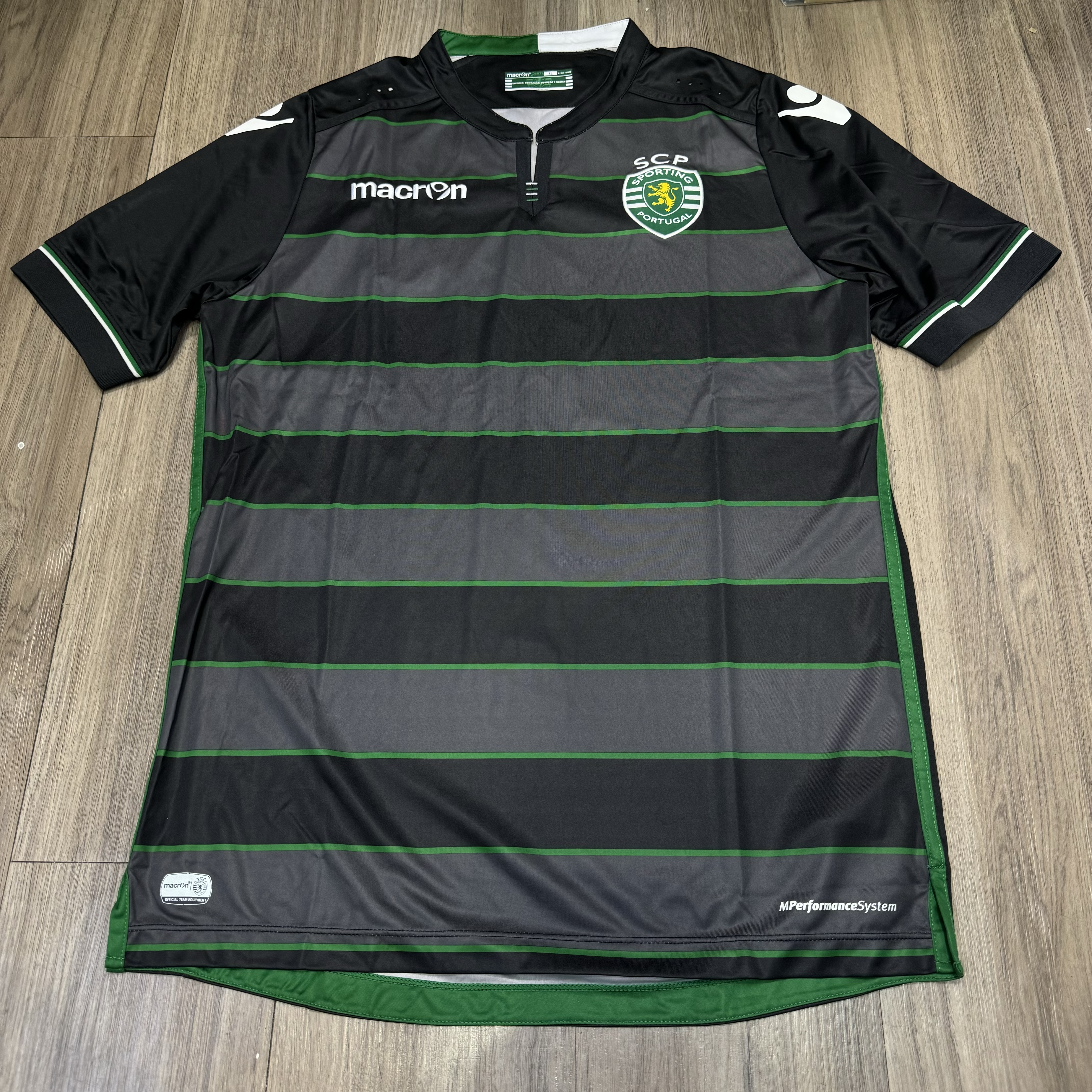 Sporting Club Lisbon 15/16 away shirt