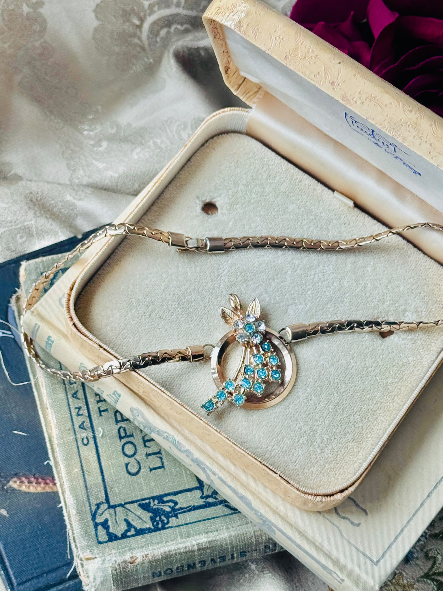 Vintage 1950s Aqua Blue Floral Necklace - With or without box(MT2620)